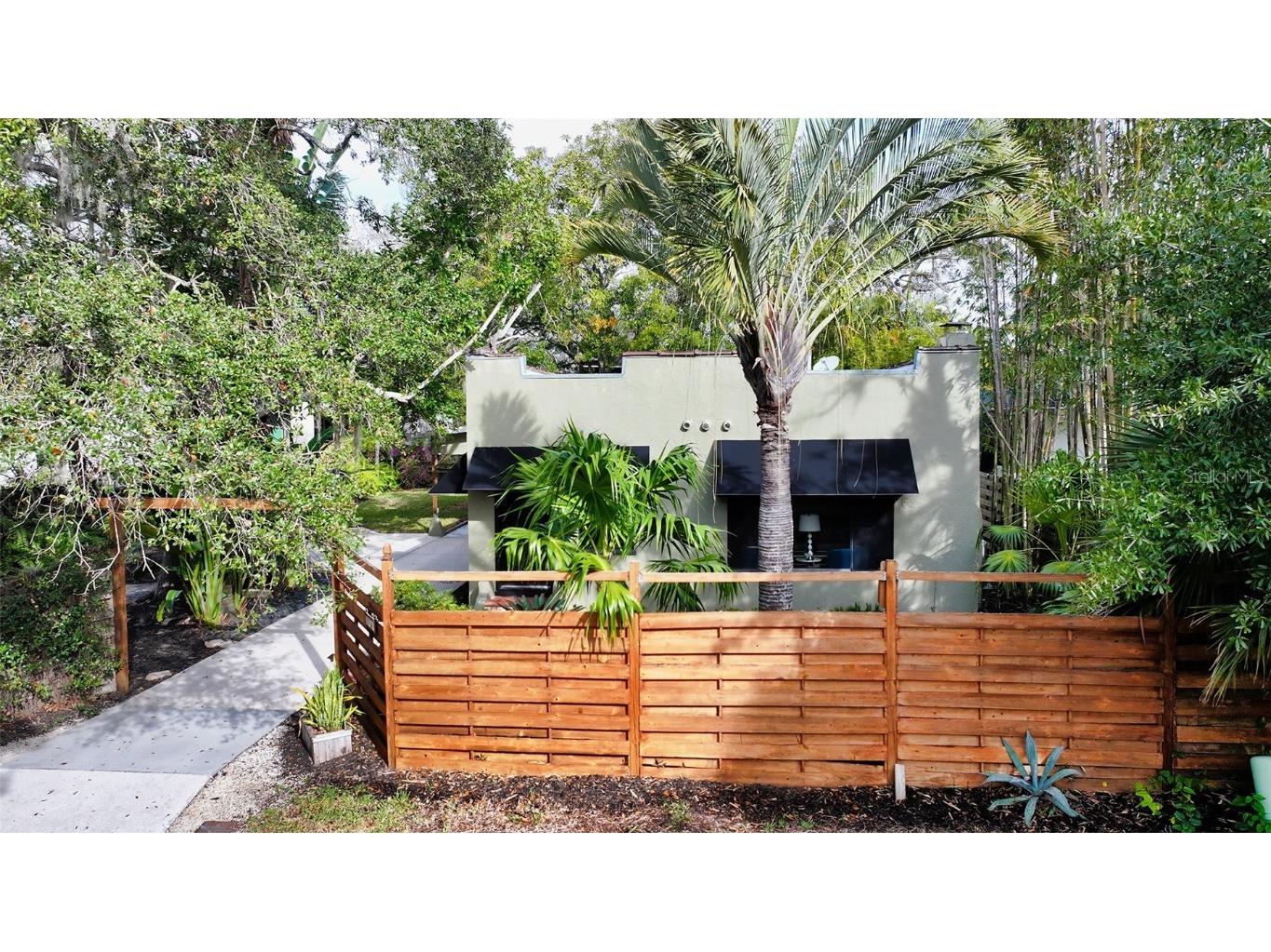 2437 Temple Street Sarasota FL 34239 A4593682 image1