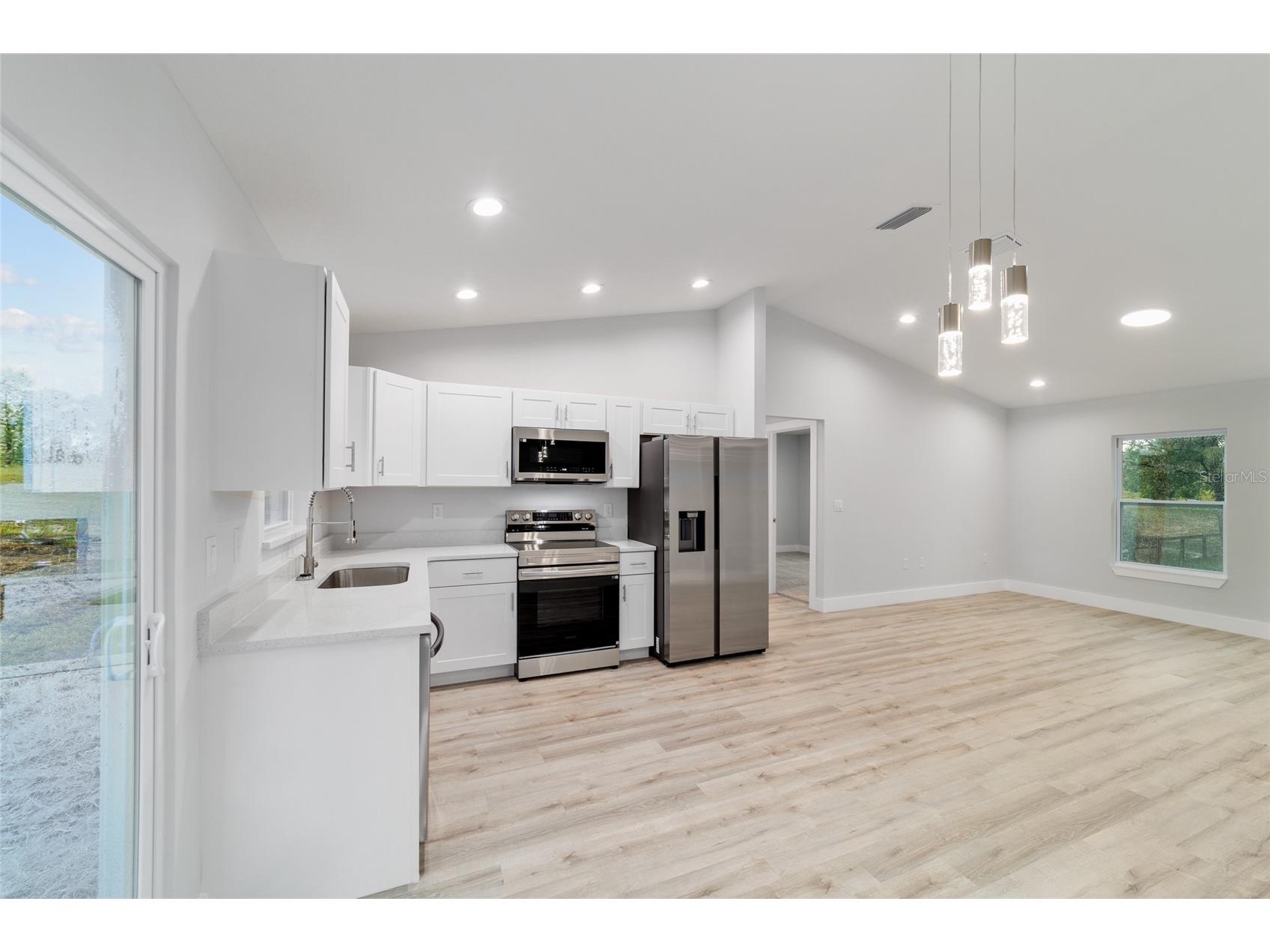 24388 NW Geranium Avenue Dunnellon FL 34431 OM725813 image17