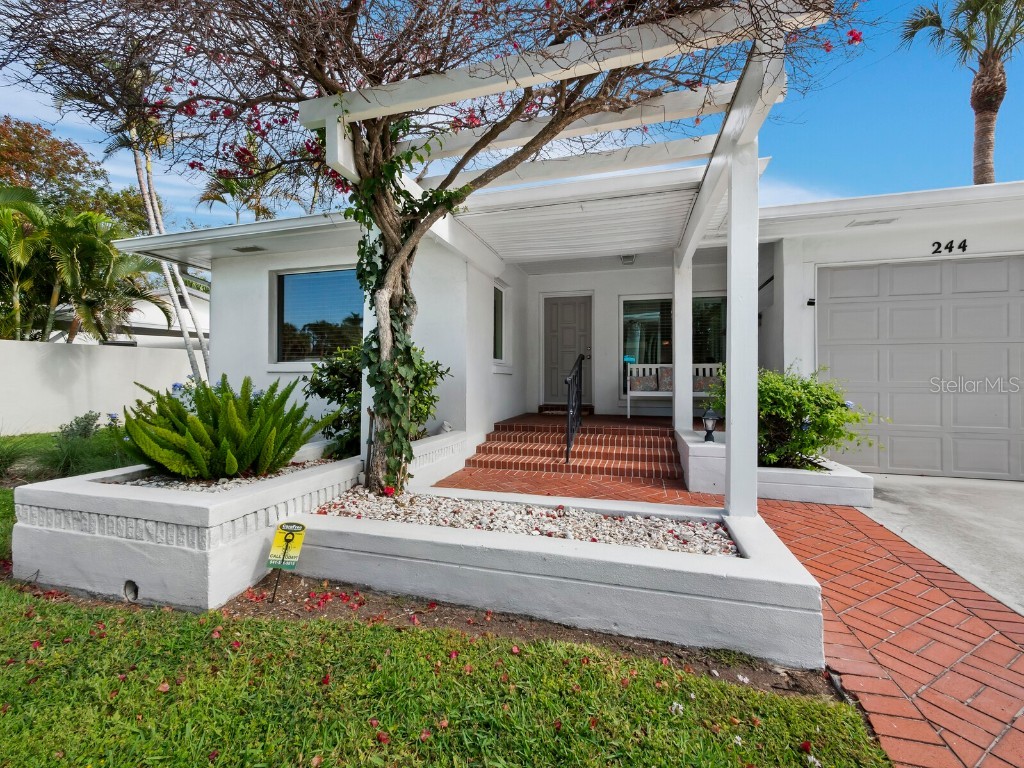 244 N Adams Drive Sarasota FL 34236 A4607887 image1