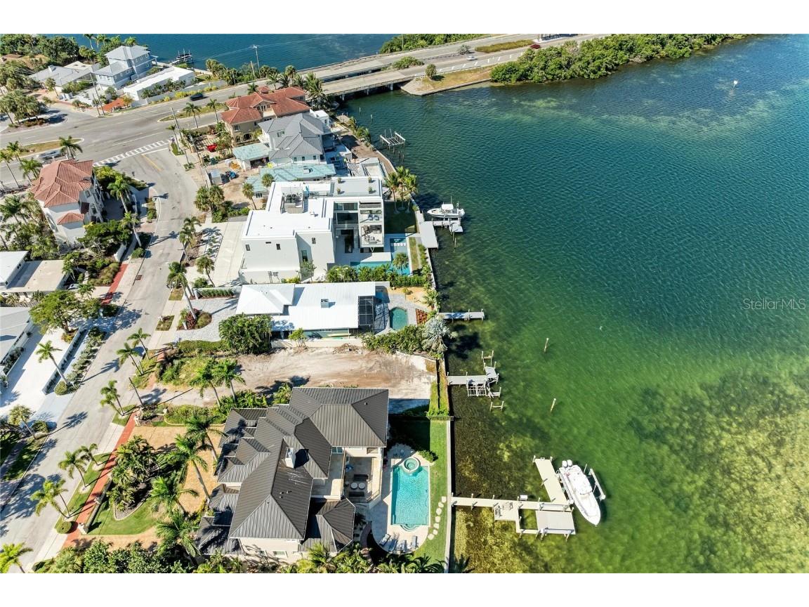 244 N Washington Drive Sarasota FL 34236 A4668323 image2