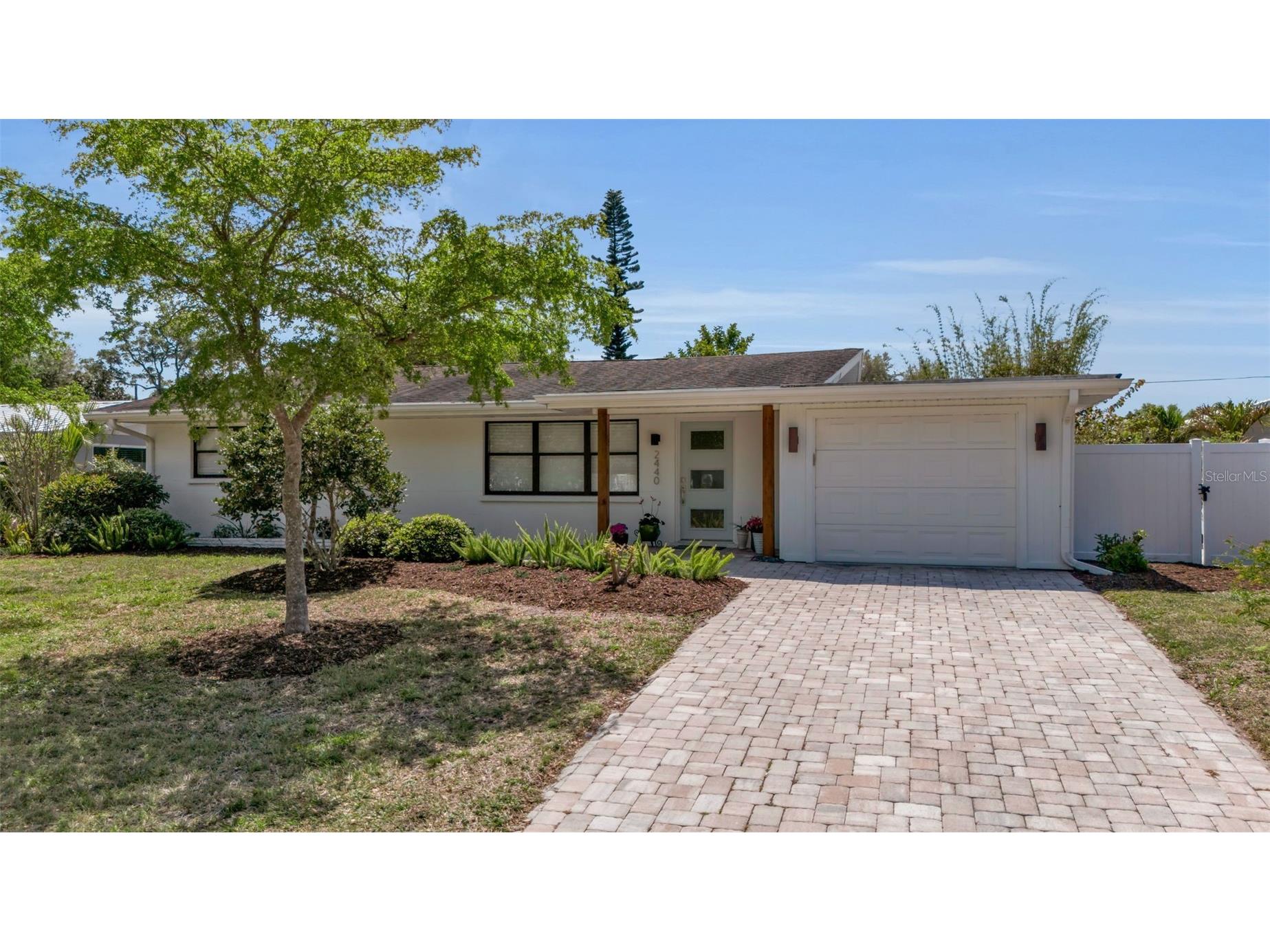 2440 Valencia Drive Sarasota FL 34239 A4690679 image1