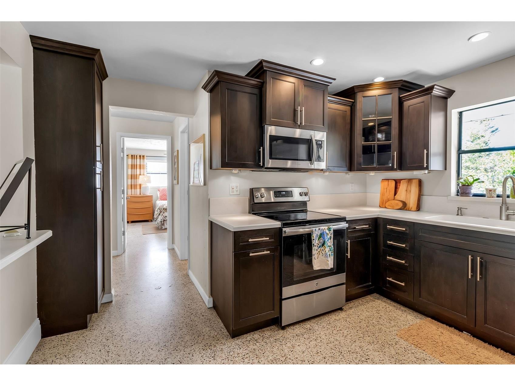 2440 Valencia Drive Sarasota FL 34239 A4690679 image10