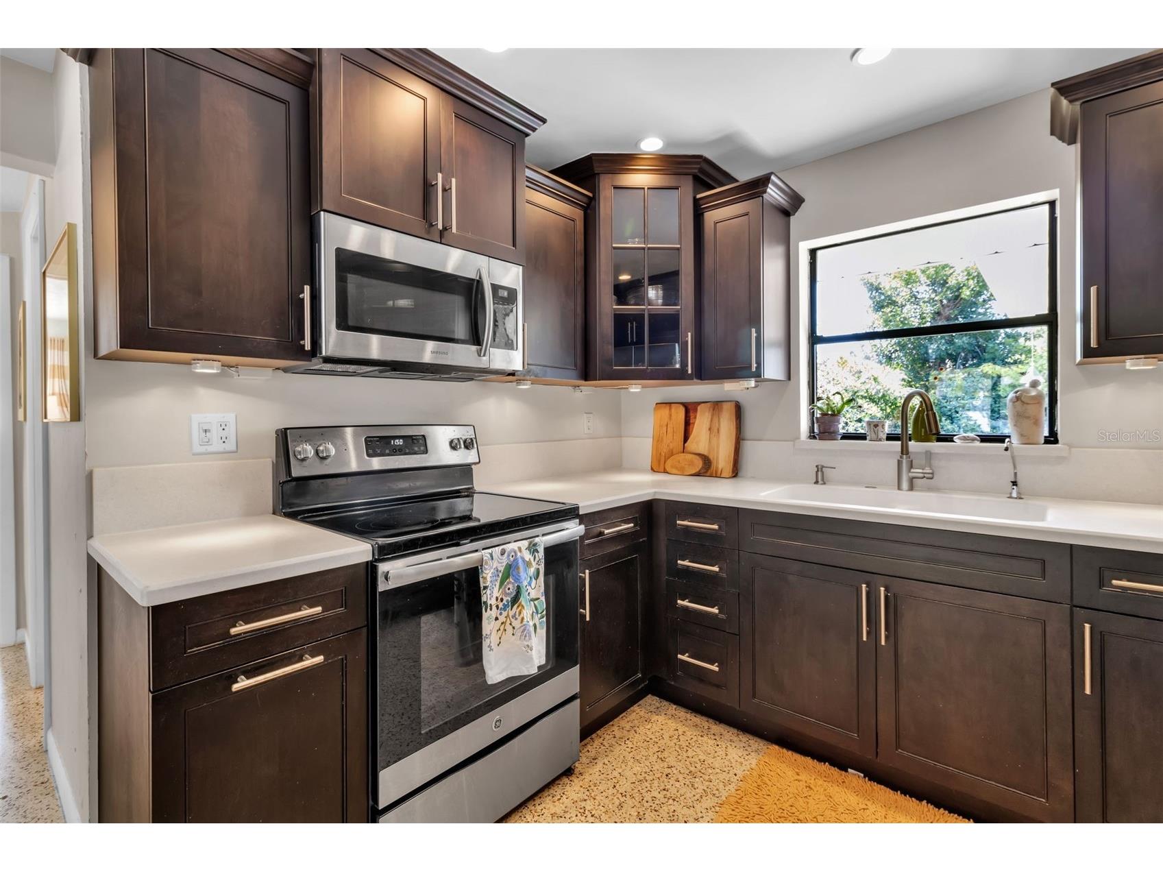 2440 Valencia Drive Sarasota FL 34239 A4690679 image12