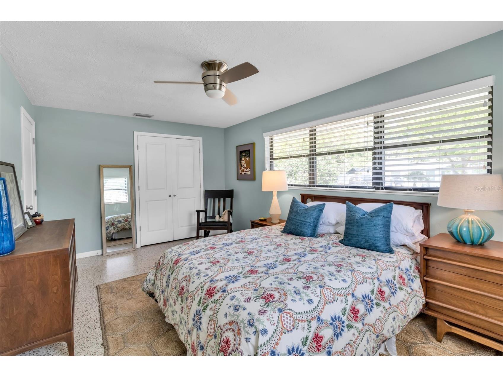 2440 Valencia Drive Sarasota FL 34239 A4690679 image16