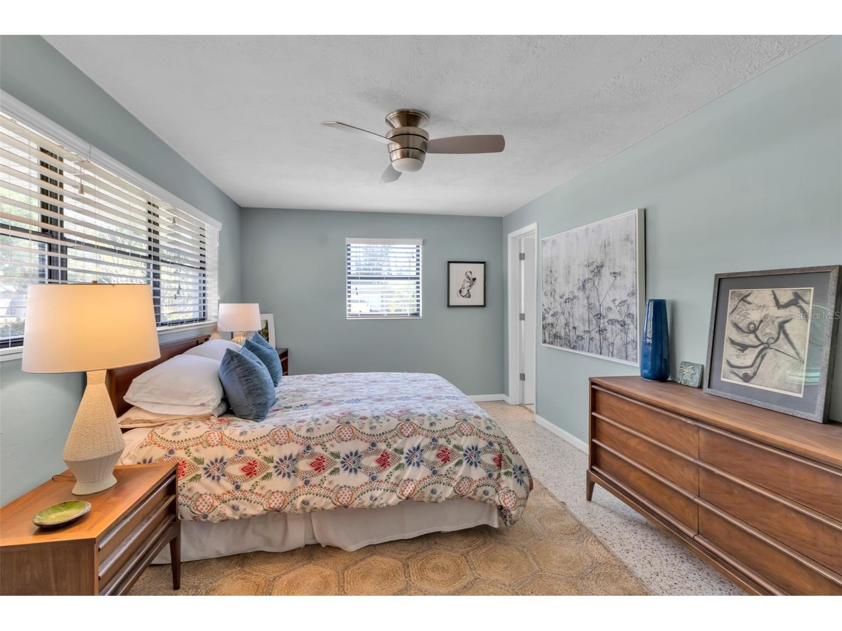 2440 Valencia Drive Sarasota FL 34239 A4690679 image17