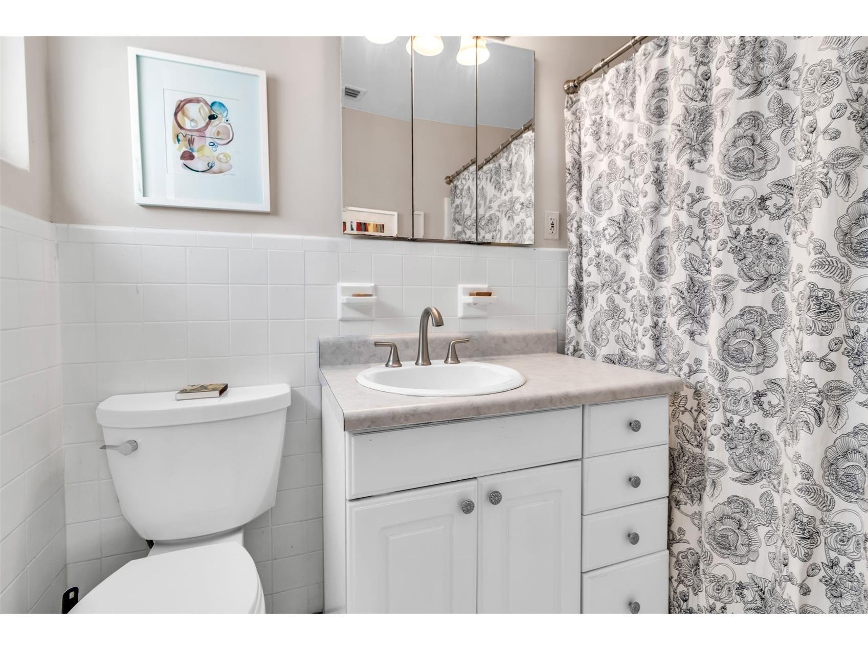 2440 Valencia Drive Sarasota FL 34239 A4690679 image18