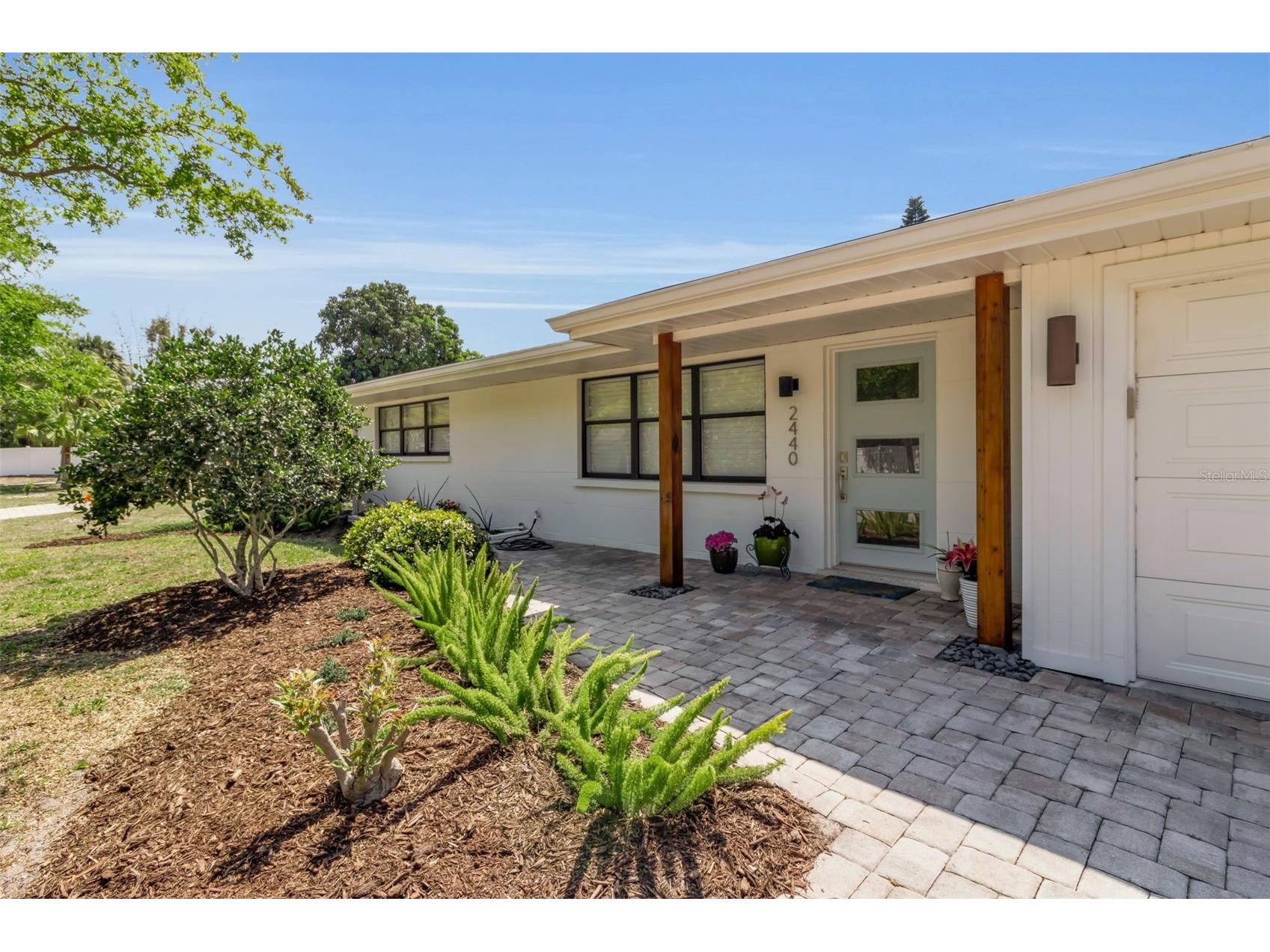 2440 Valencia Drive Sarasota FL 34239 A4690679 image2
