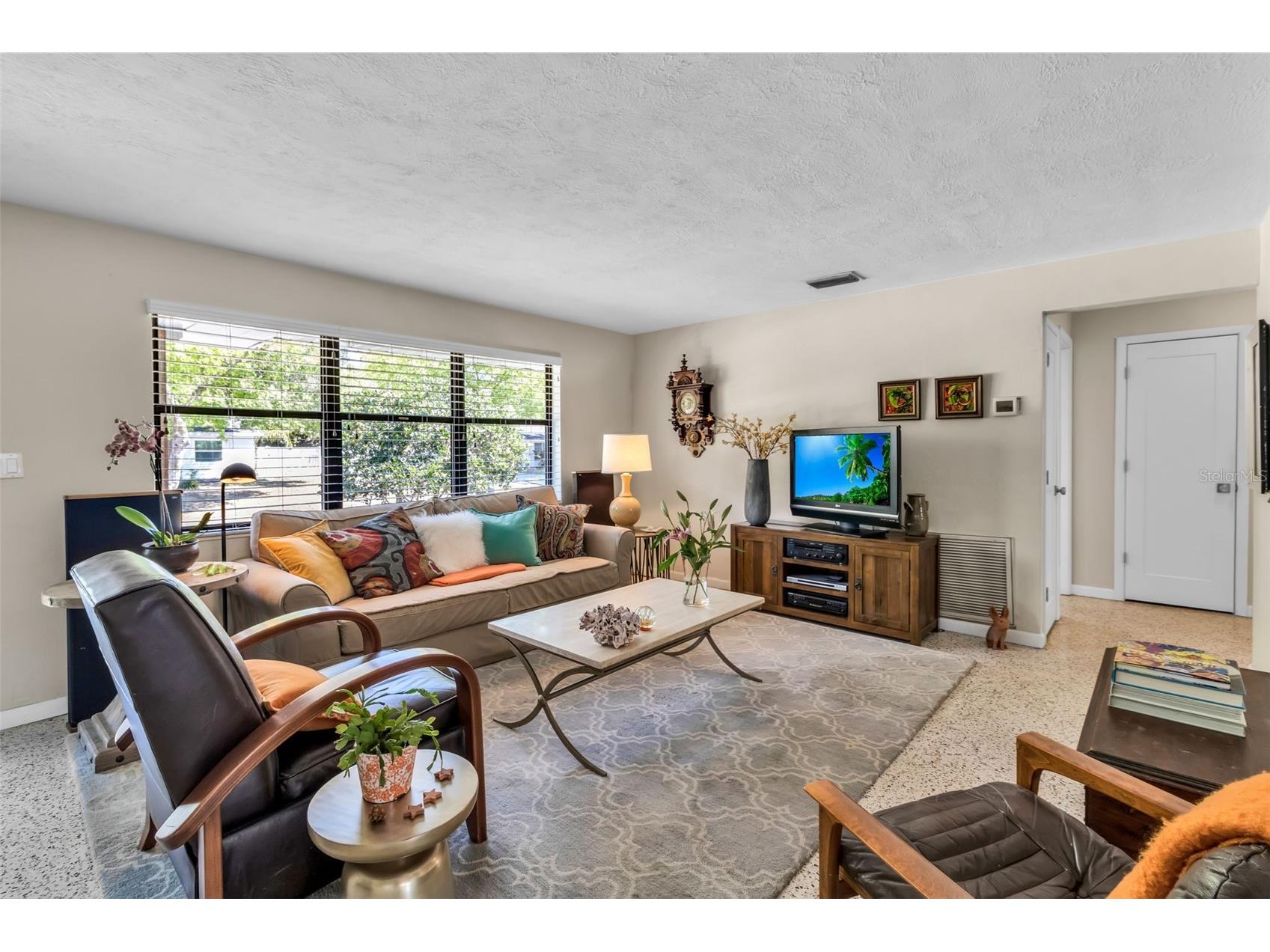 2440 Valencia Drive Sarasota FL 34239 A4690679 image6
