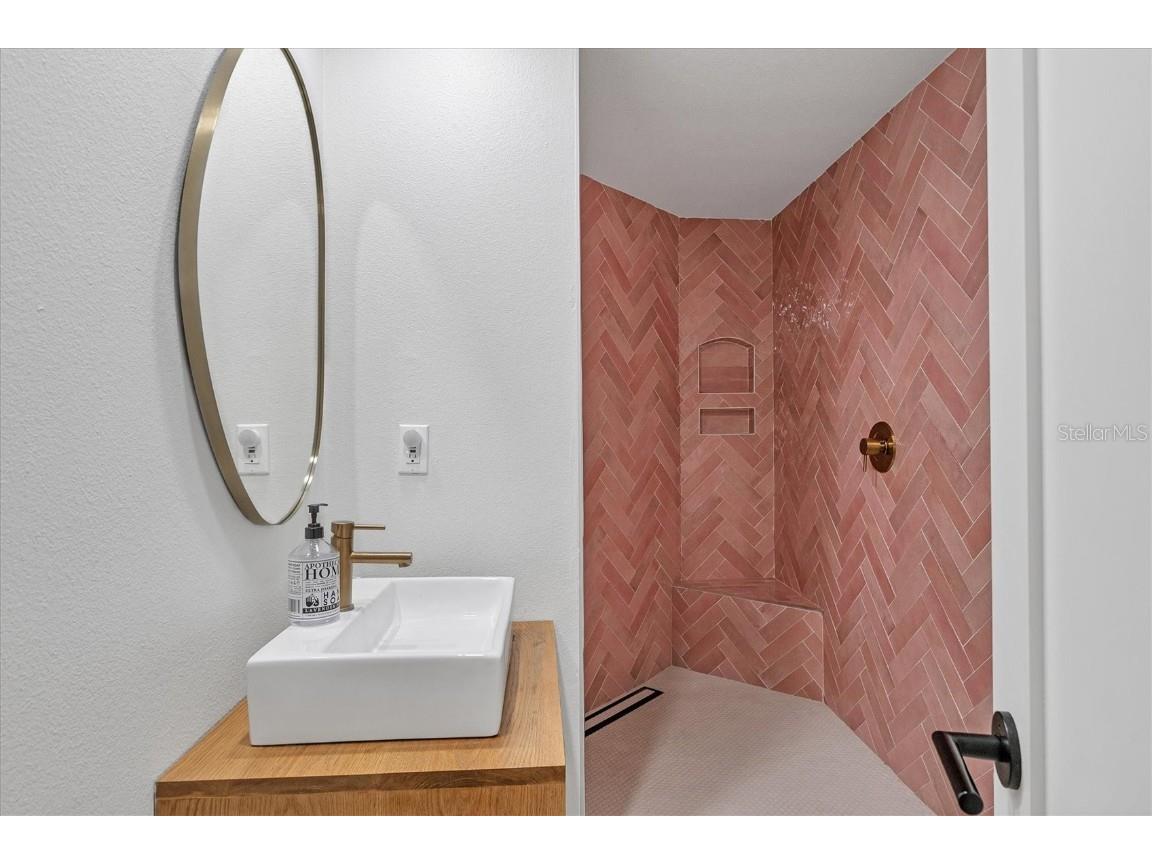 2441 Novus Street Sarasota FL 34237 A4561184 image28