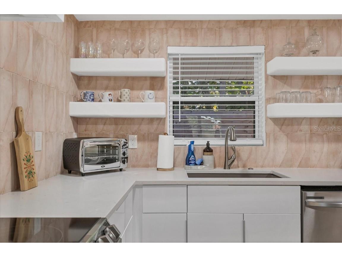 2441 Novus Street Sarasota FL 34237 A4561184 image6