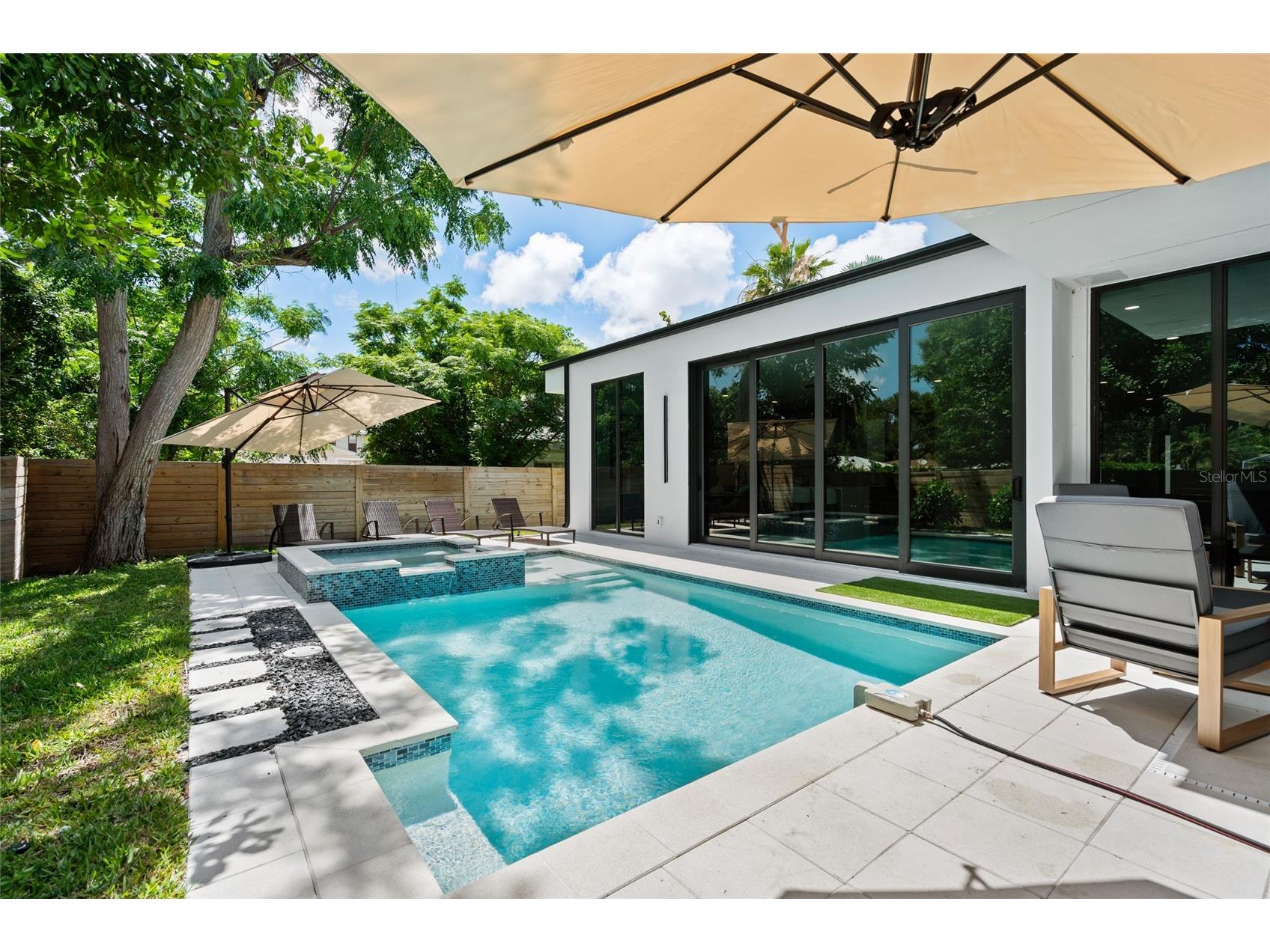 2441 Webber Street Sarasota FL 34239 S5145822 image4