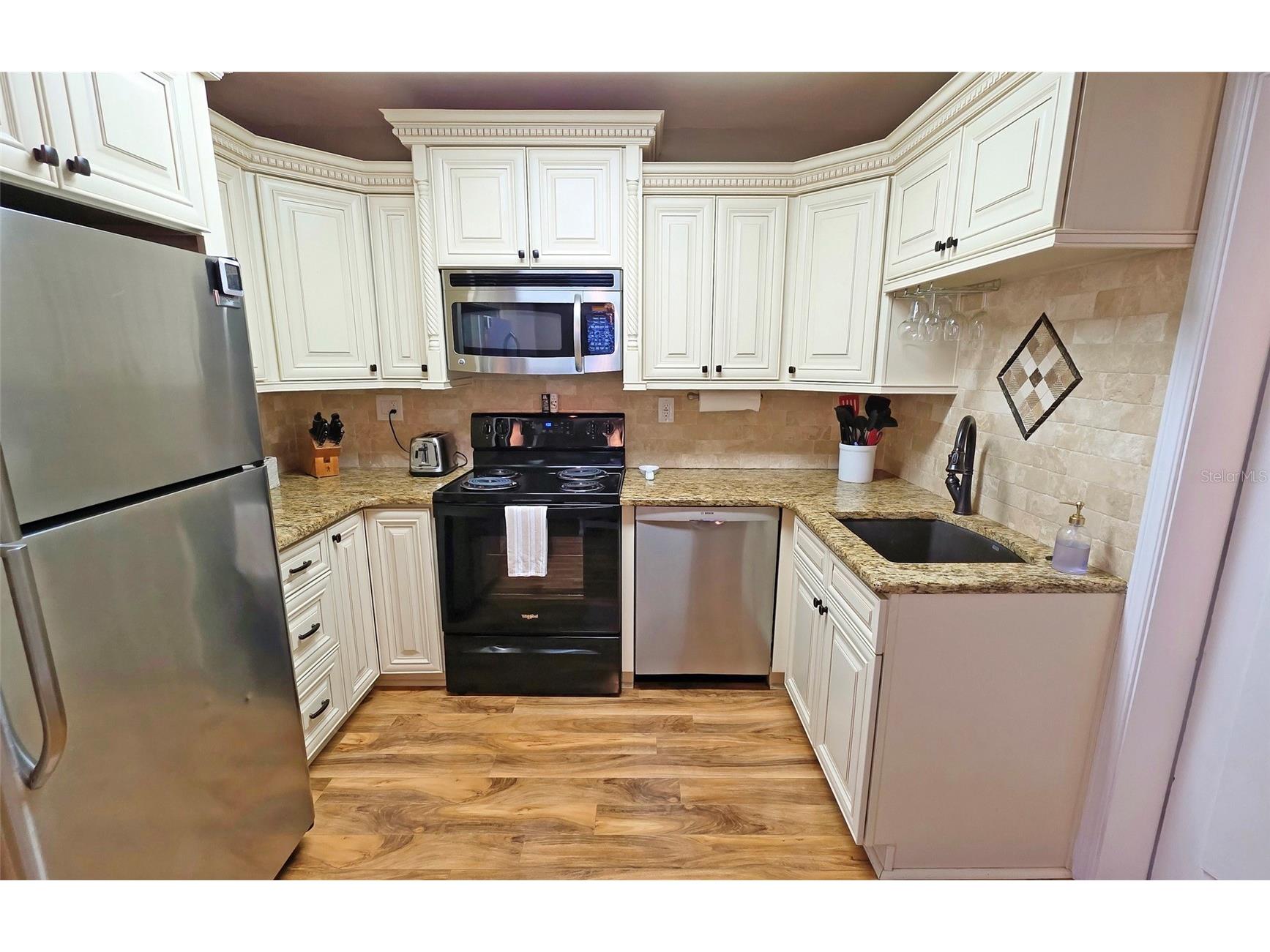 2442 Wood Street Sarasota FL 34237 A4678152 image9