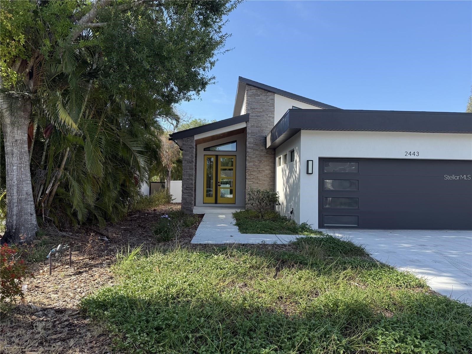 2443 Wood Street Sarasota FL 34237 A4693080 image1