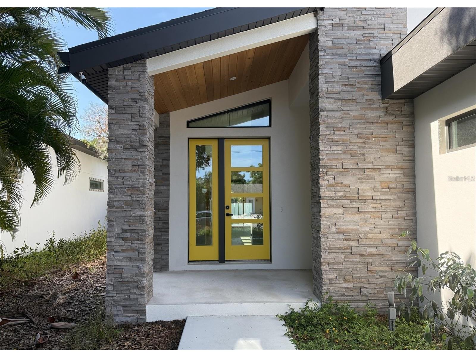 2443 Wood Street Sarasota FL 34237 A4693080 image2