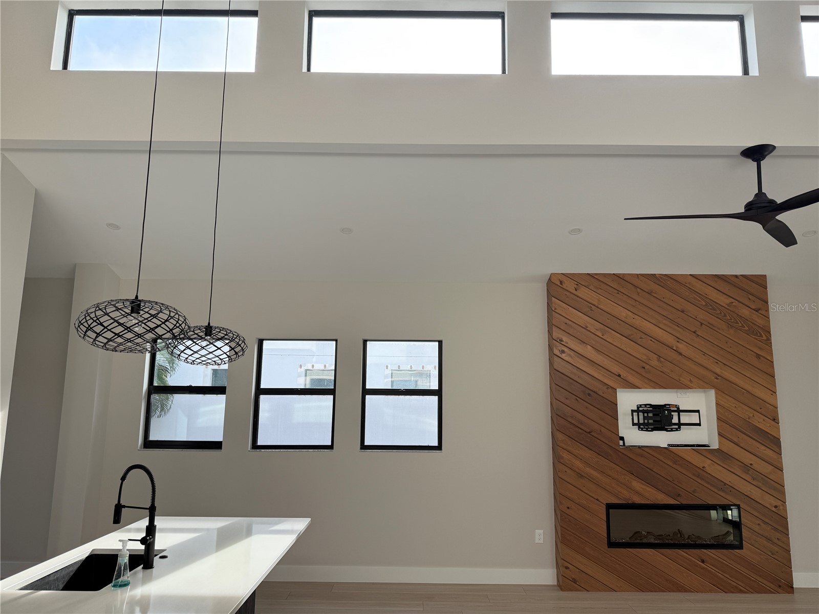 2443 Wood Street Sarasota FL 34237 A4693080 image7
