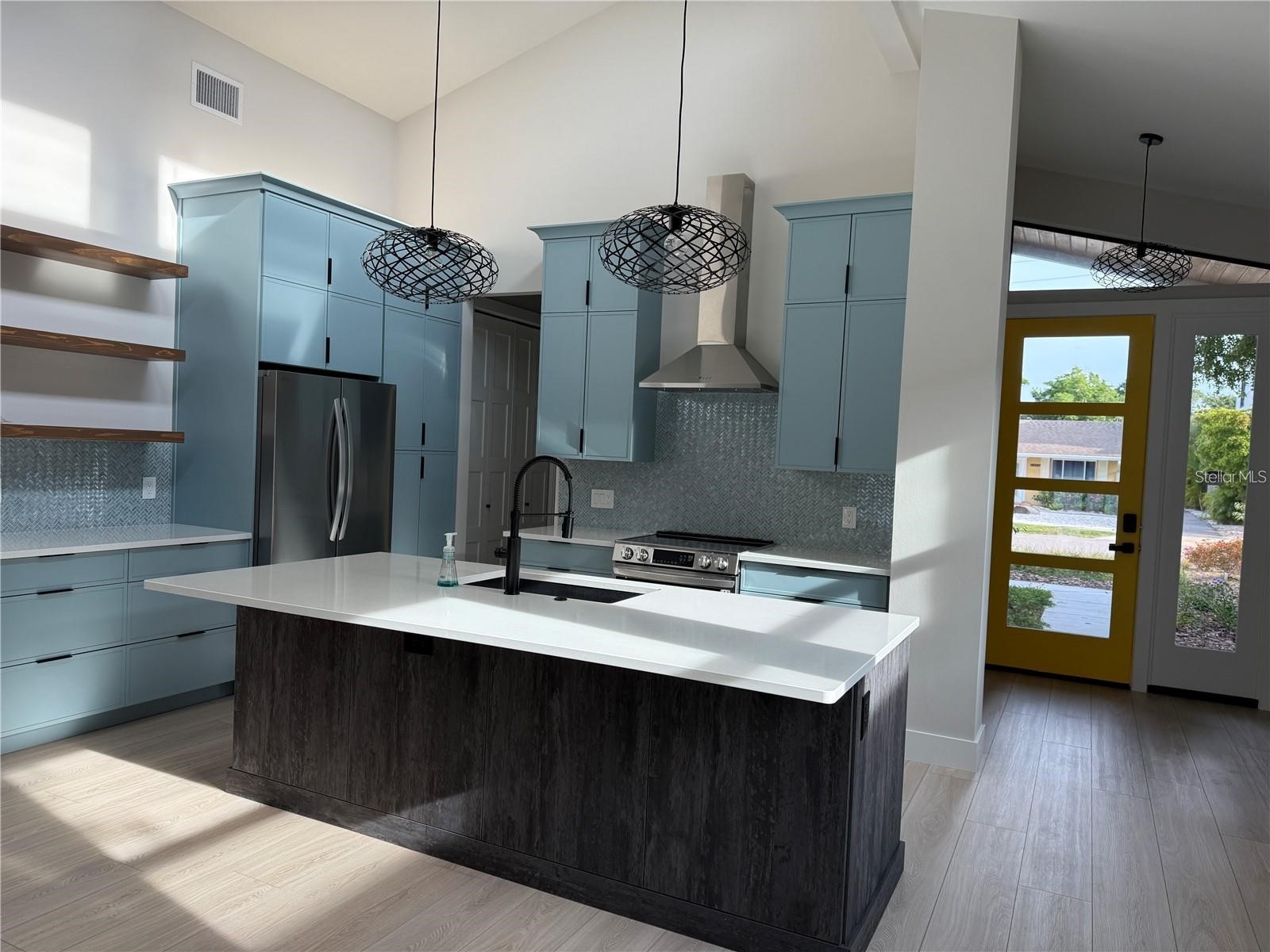2443 Wood Street Sarasota FL 34237 A4693080 image8