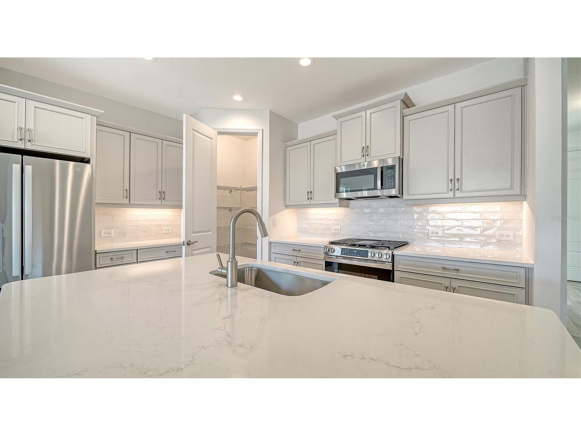 2444 Star Apple Way Sarasota FL 34240 A4669338 image14