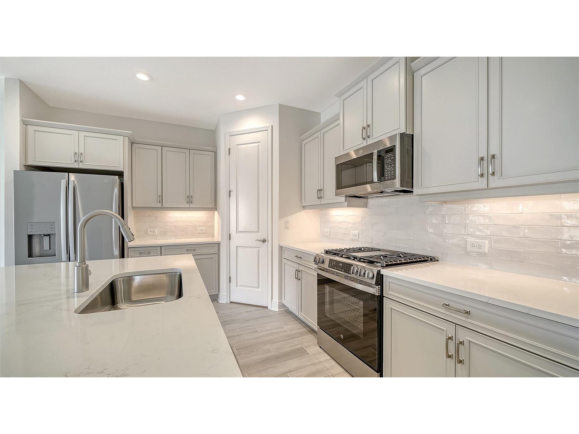 2444 Star Apple Way Sarasota FL 34240 A4669338 image15