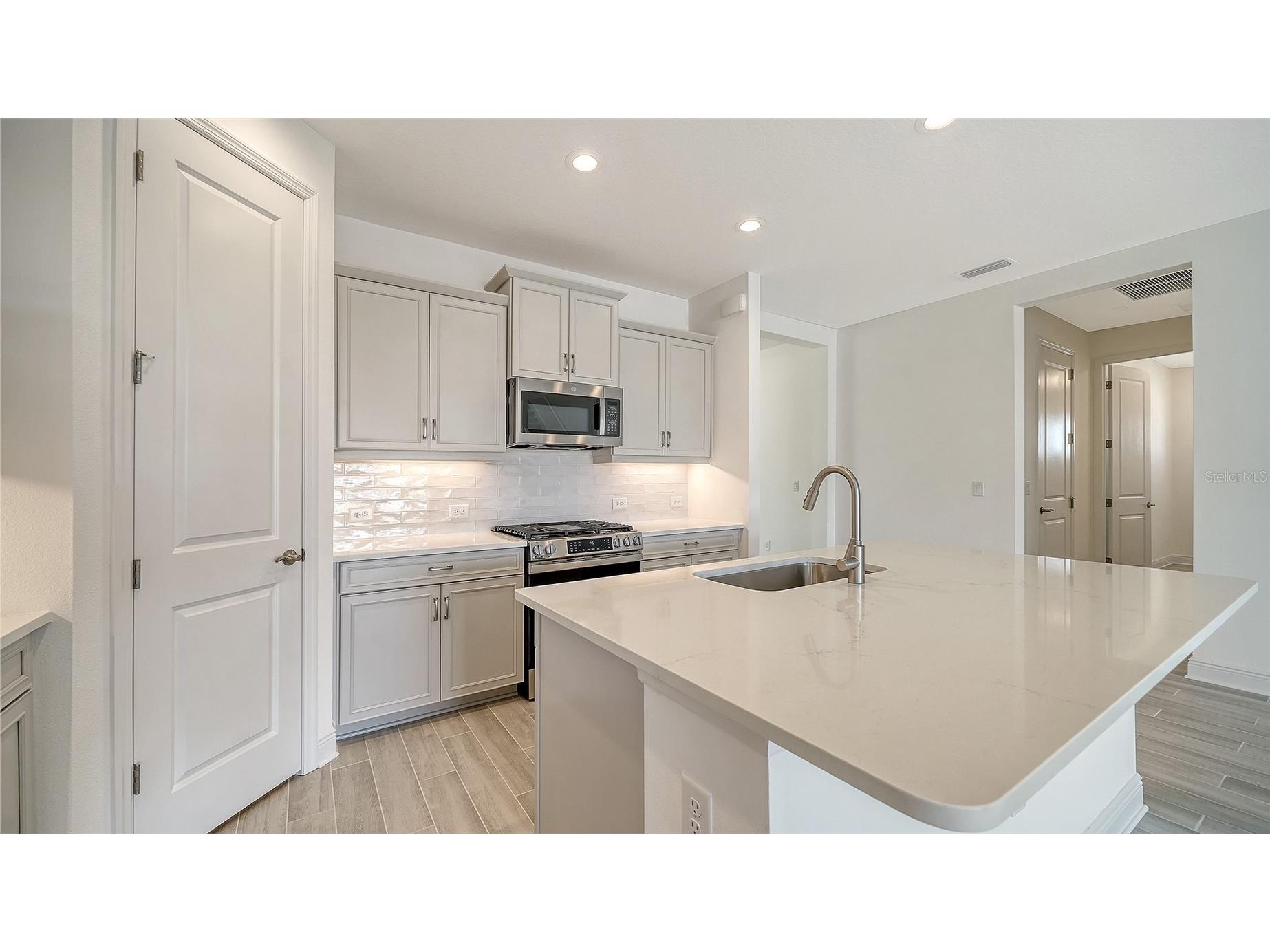 2444 Star Apple Way Sarasota FL 34240 A4669338 image16