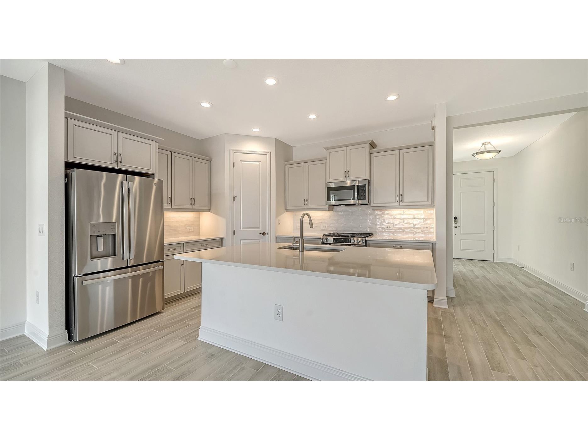 2444 Star Apple Way Sarasota FL 34240 A4669338 image3