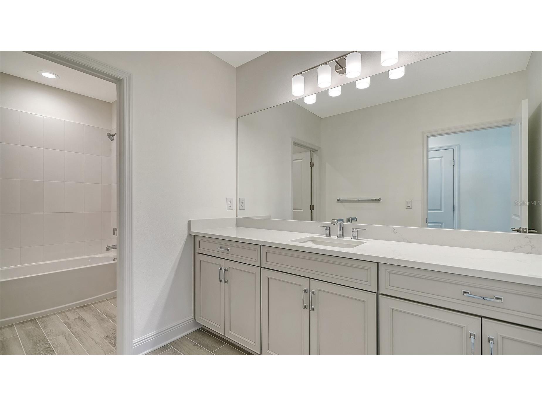 2444 Star Apple Way Sarasota FL 34240 A4669338 image30