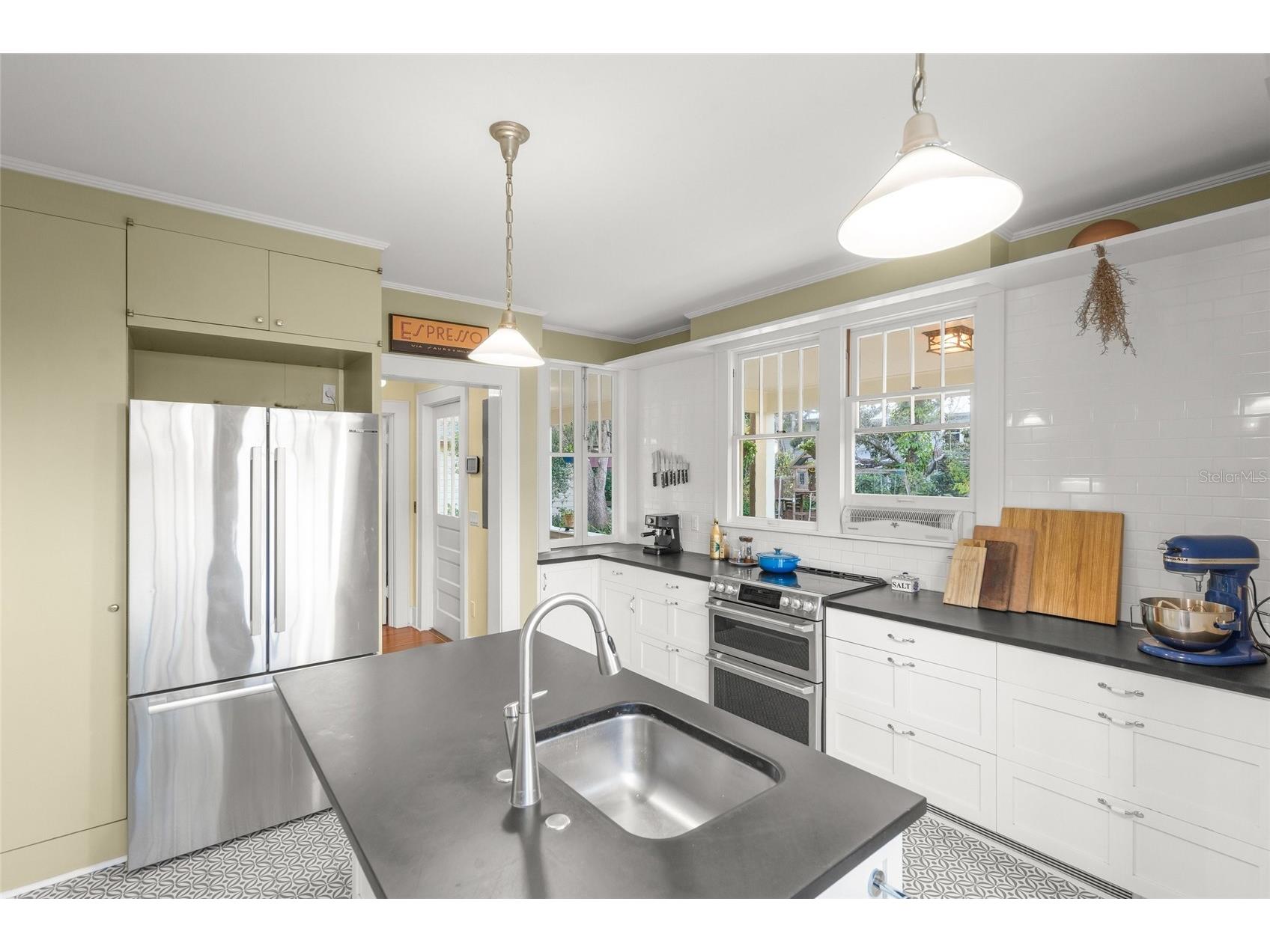 2445 Alameda Avenue Sarasota FL 34234 A4681432 image14