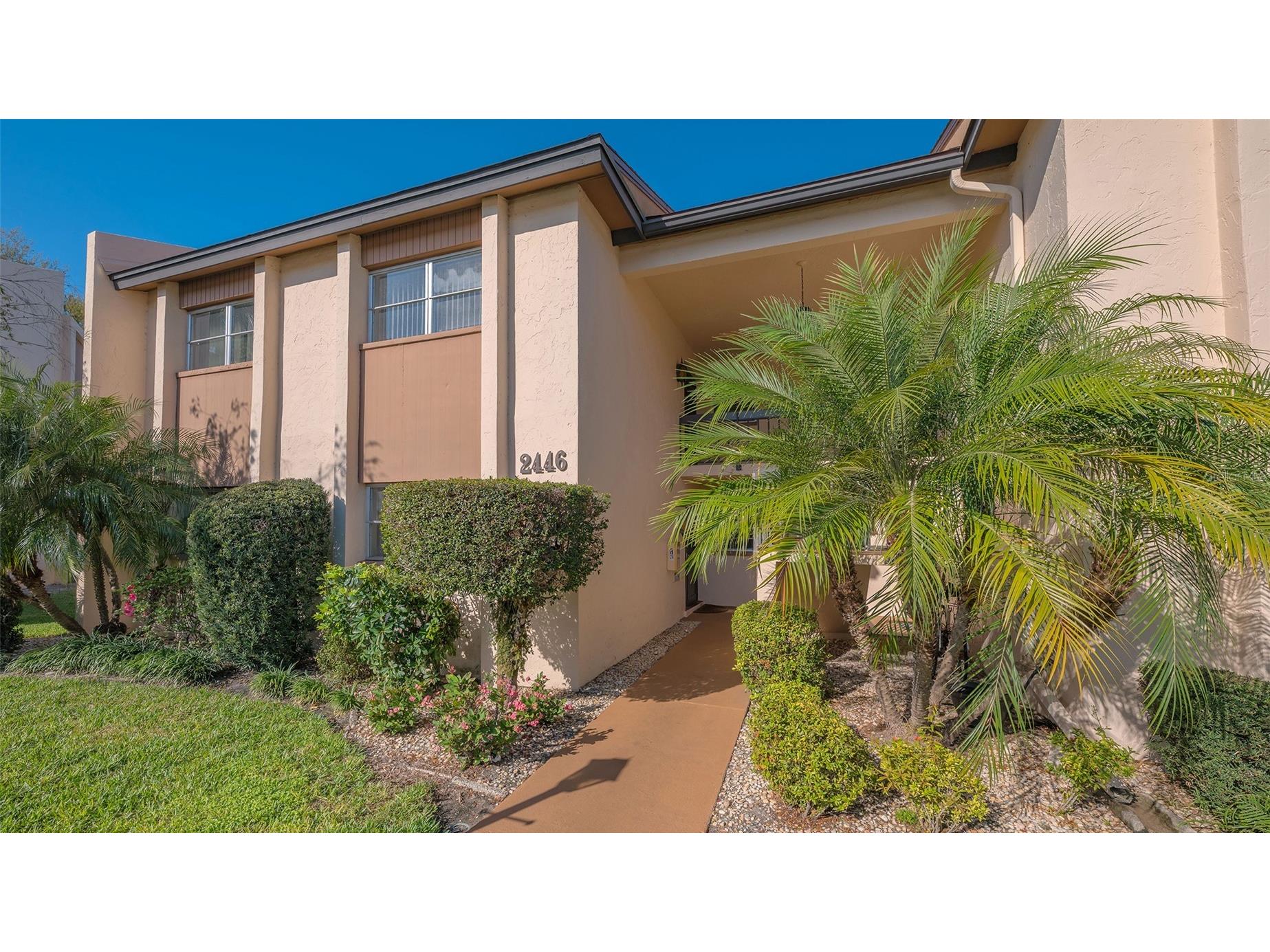 2446 Clubhouse Circle #201 Sarasota FL 34232 A4685777 image1