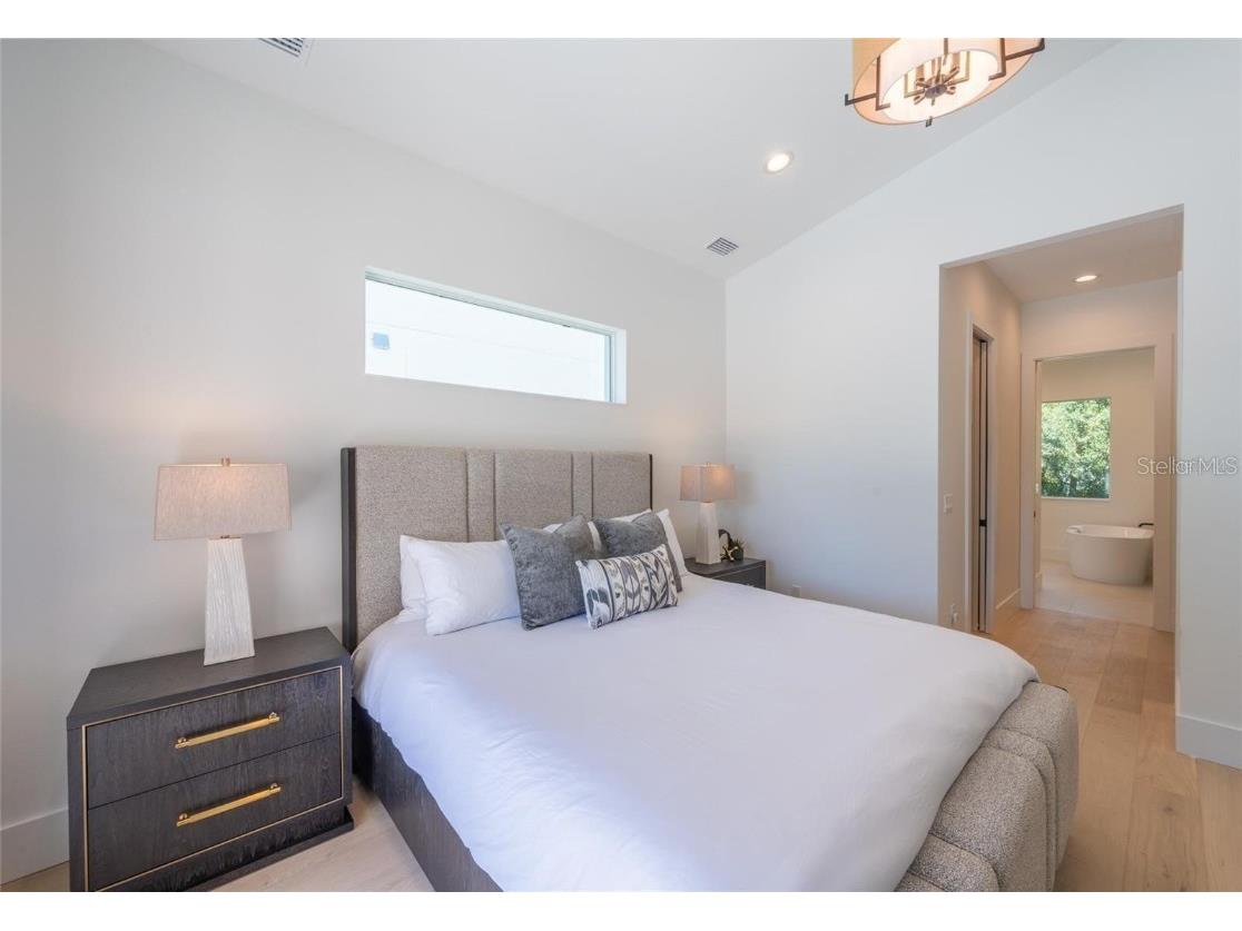 2446 Floyd Street Sarasota FL 34239 A4672668 image19