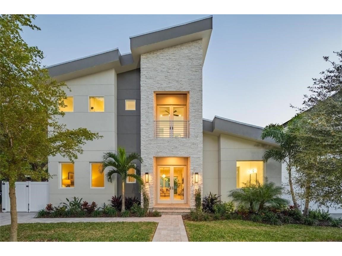 2446 Floyd Street Sarasota FL 34239 A4672668 image2