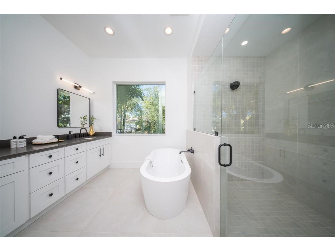 2446 Floyd Street Sarasota FL 34239 A4672668 image22