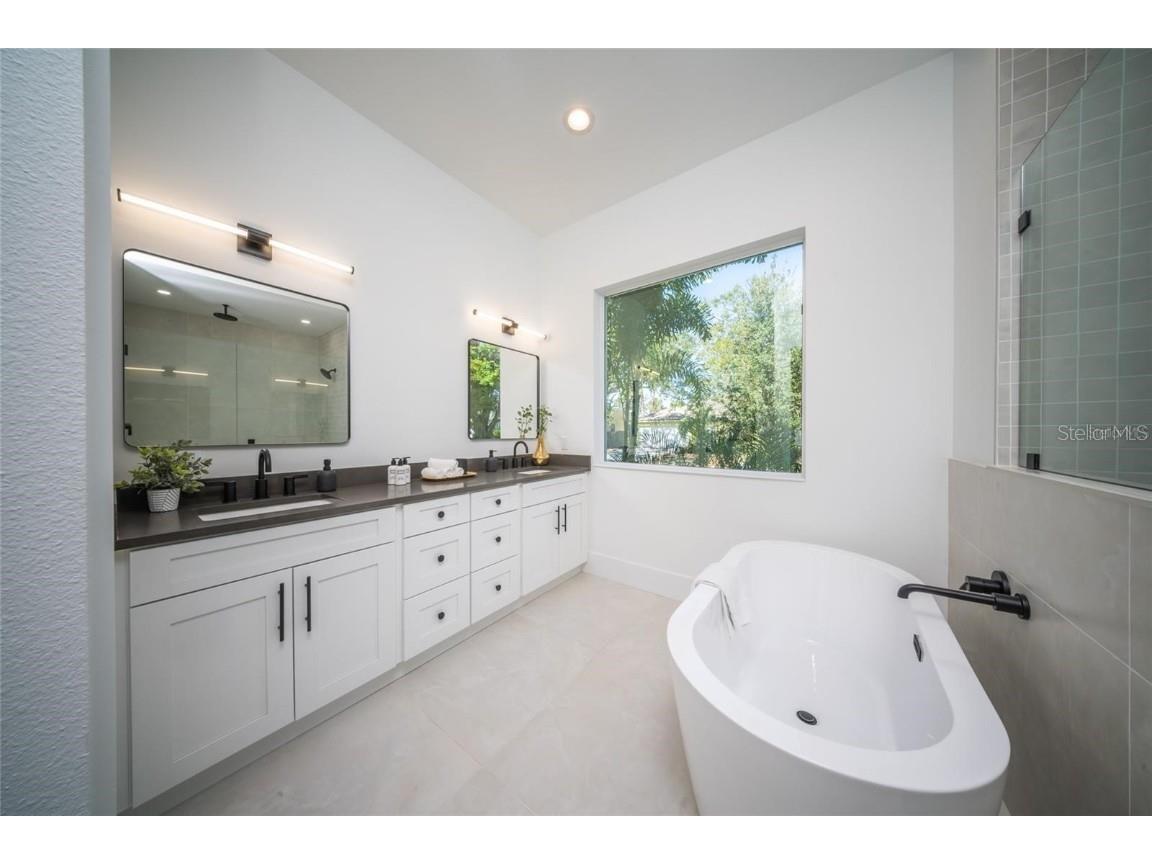 2446 Floyd Street Sarasota FL 34239 A4672668 image23