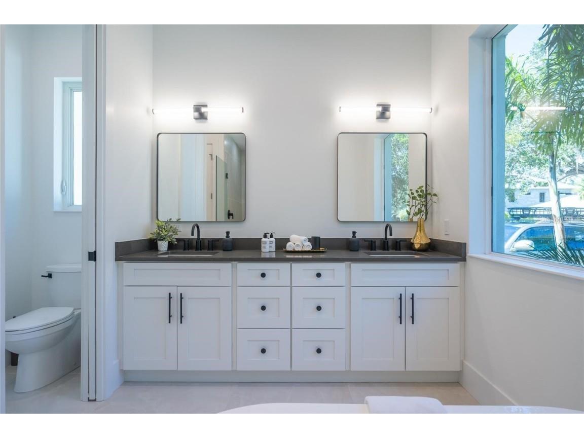 2446 Floyd Street Sarasota FL 34239 A4672668 image25