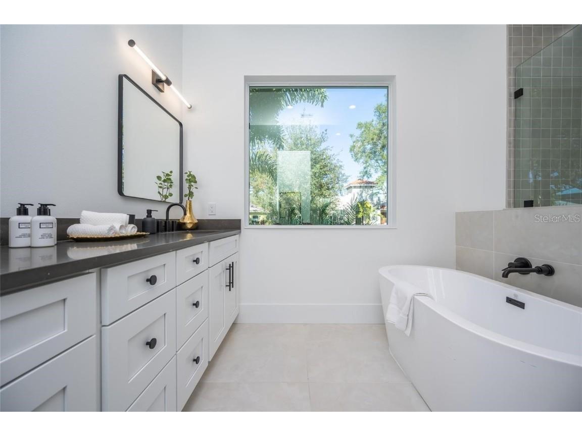 2446 Floyd Street Sarasota FL 34239 A4672668 image26