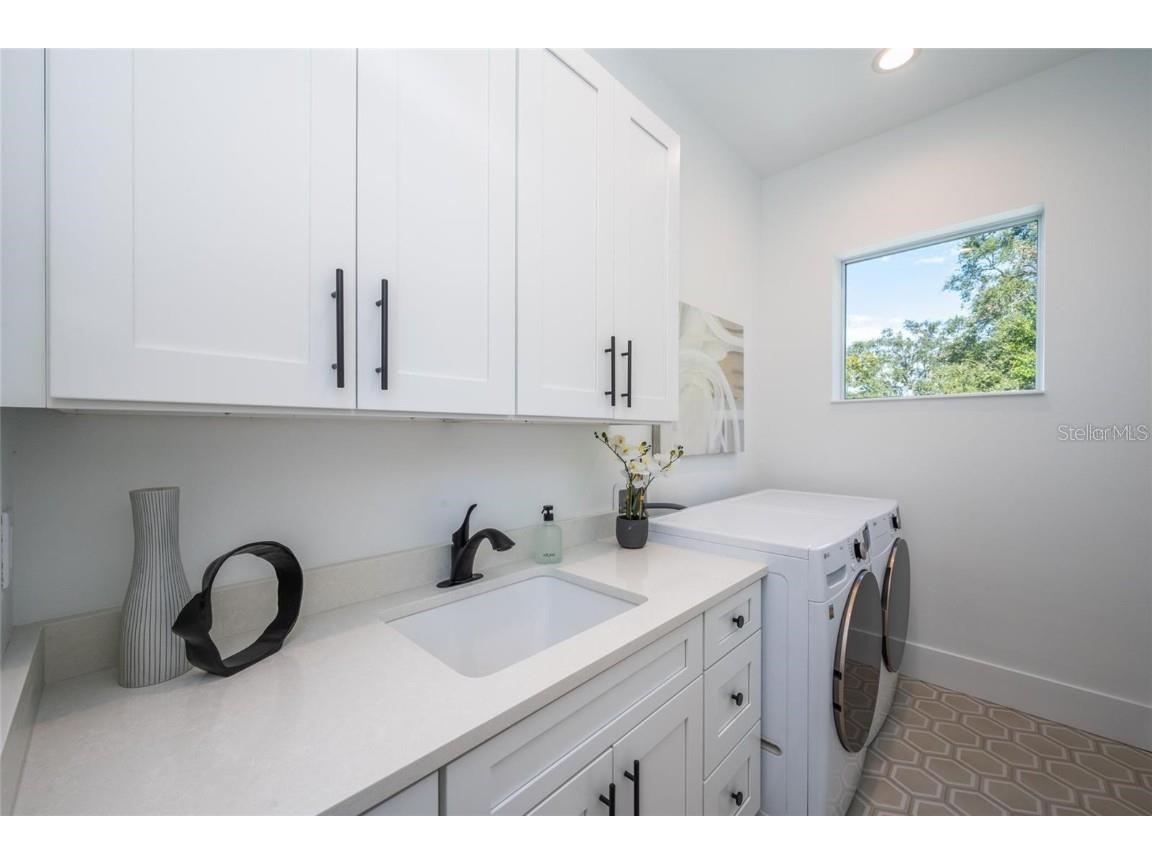 2446 Floyd Street Sarasota FL 34239 A4672668 image35