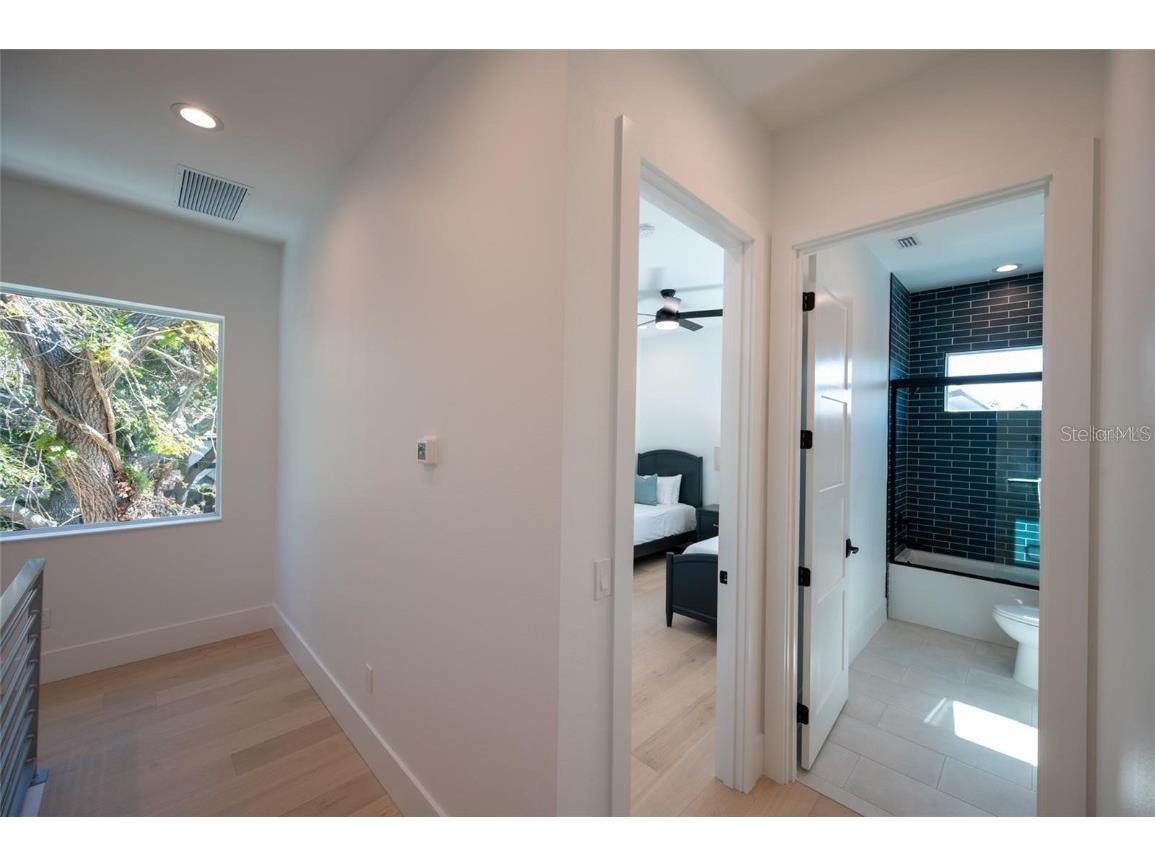 2446 Floyd Street Sarasota FL 34239 A4672668 image38