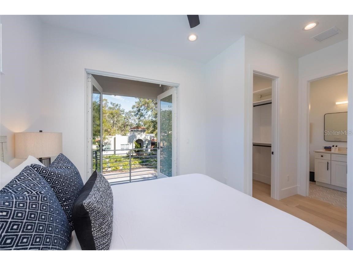 2446 Floyd Street Sarasota FL 34239 A4672668 image52