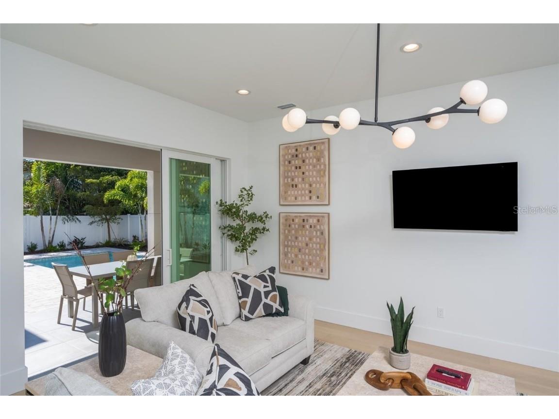 2446 Floyd Street Sarasota FL 34239 A4672668 image6