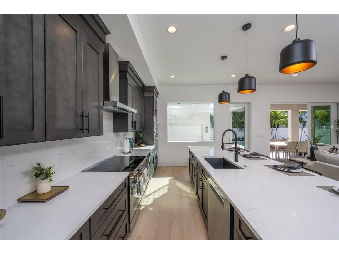 2446 Floyd Street Sarasota FL 34239 A4672668 image9