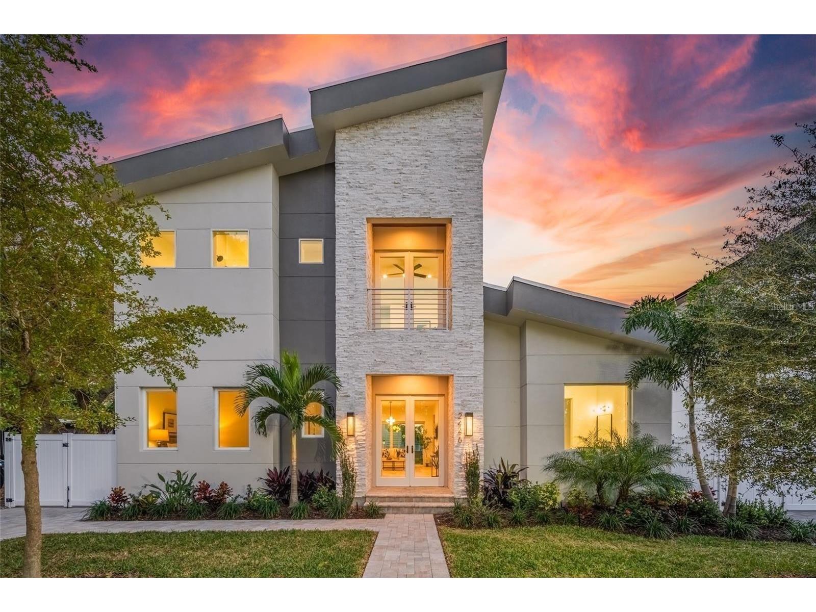 2446 Floyd Street Sarasota FL 34239 A4677384 image1