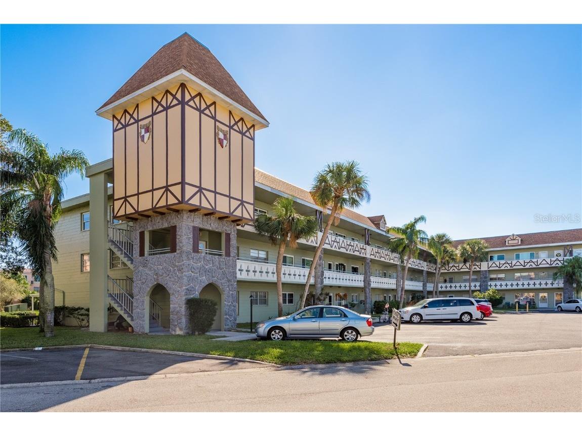 2447 Ecuadorian Way #1 Clearwater FL 33763 TB8327944 image1