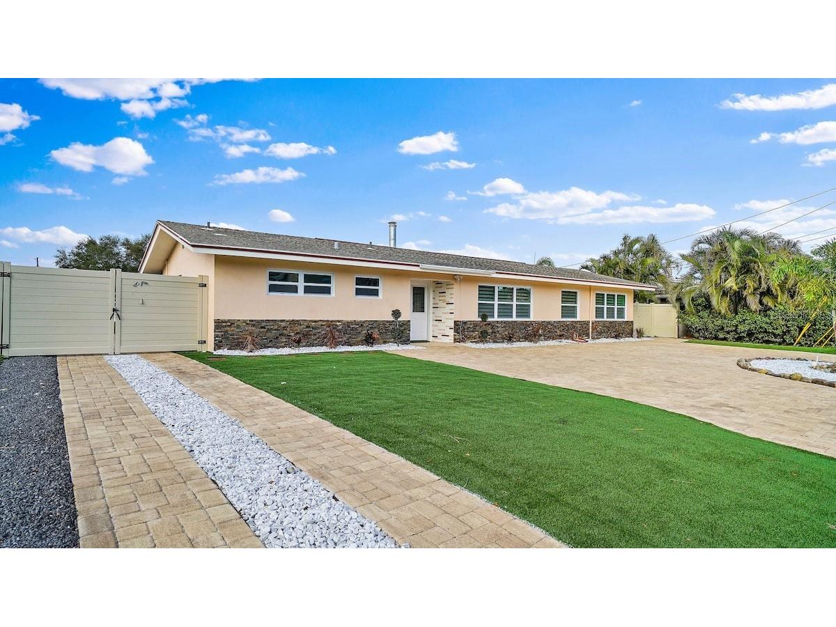 245 78th Avenue N Saint Petersburg FL 33702 TB8432250 image1