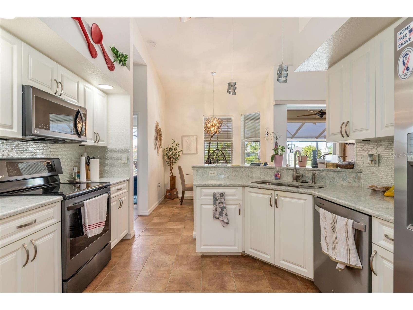 245 Rotonda Boulevard N Rotonda West FL 33947 D6146118 image17