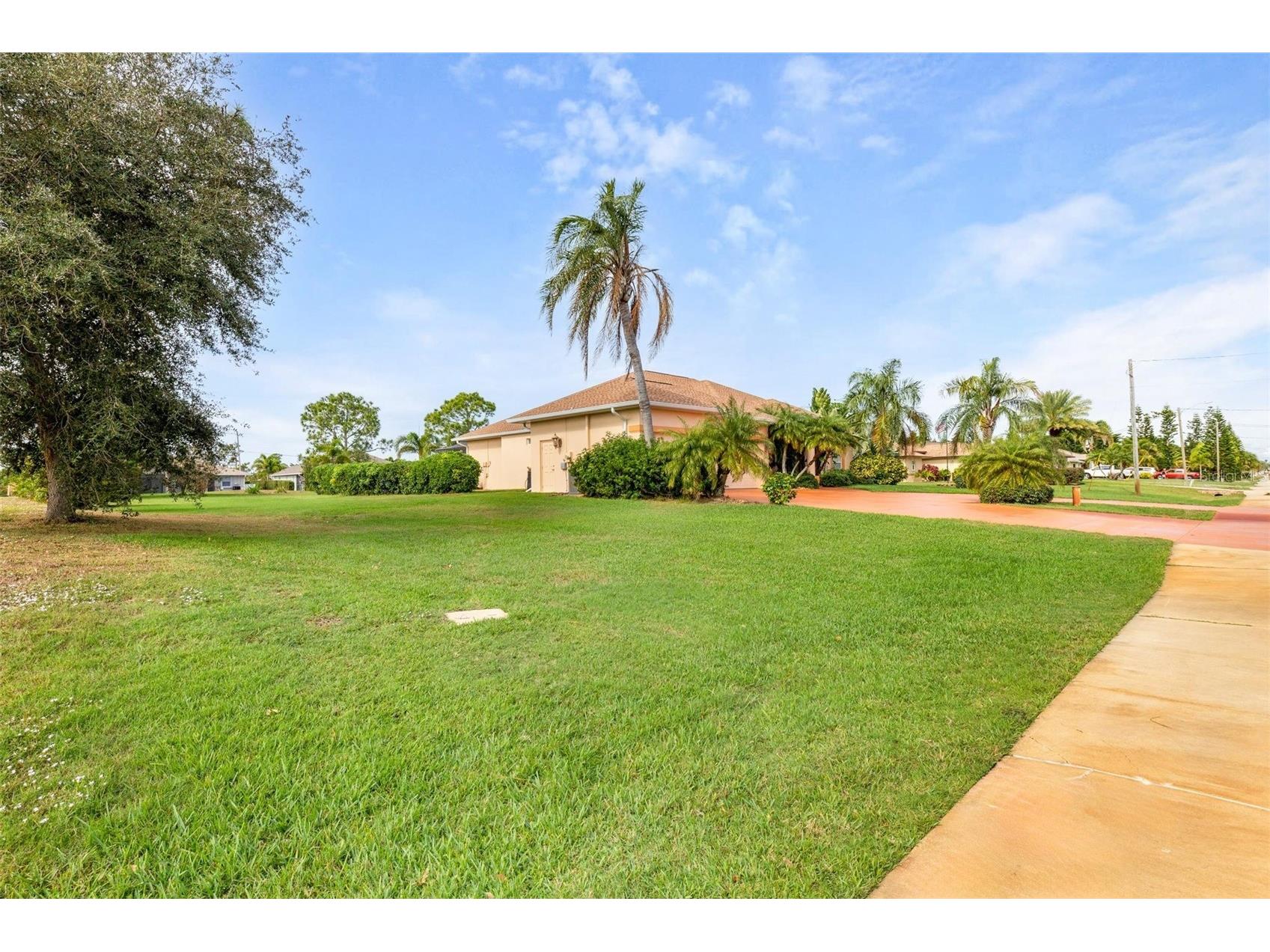 245 Rotonda Boulevard N Rotonda West FL 33947 D6146118 image46