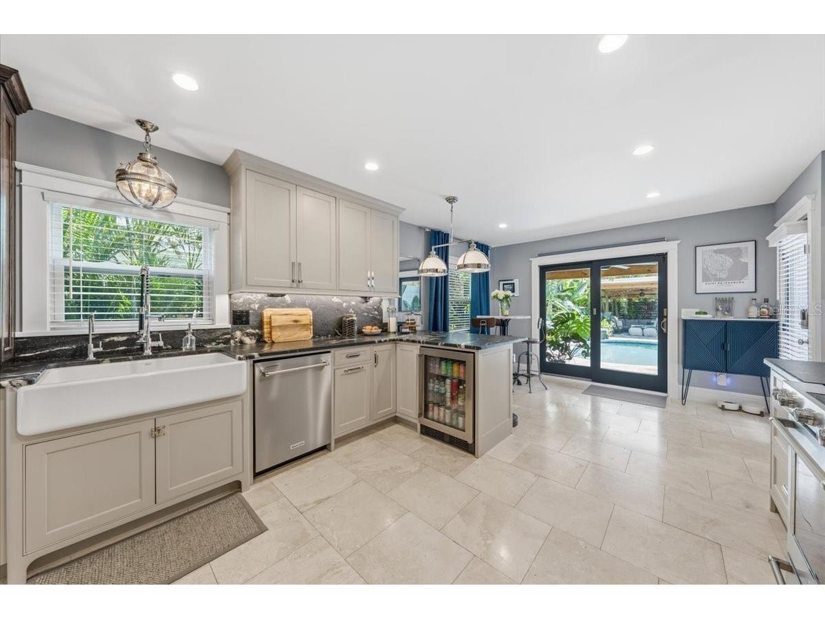 2450 Burlington Avenue N Saint Petersburg FL 33713 TB8513835 image11