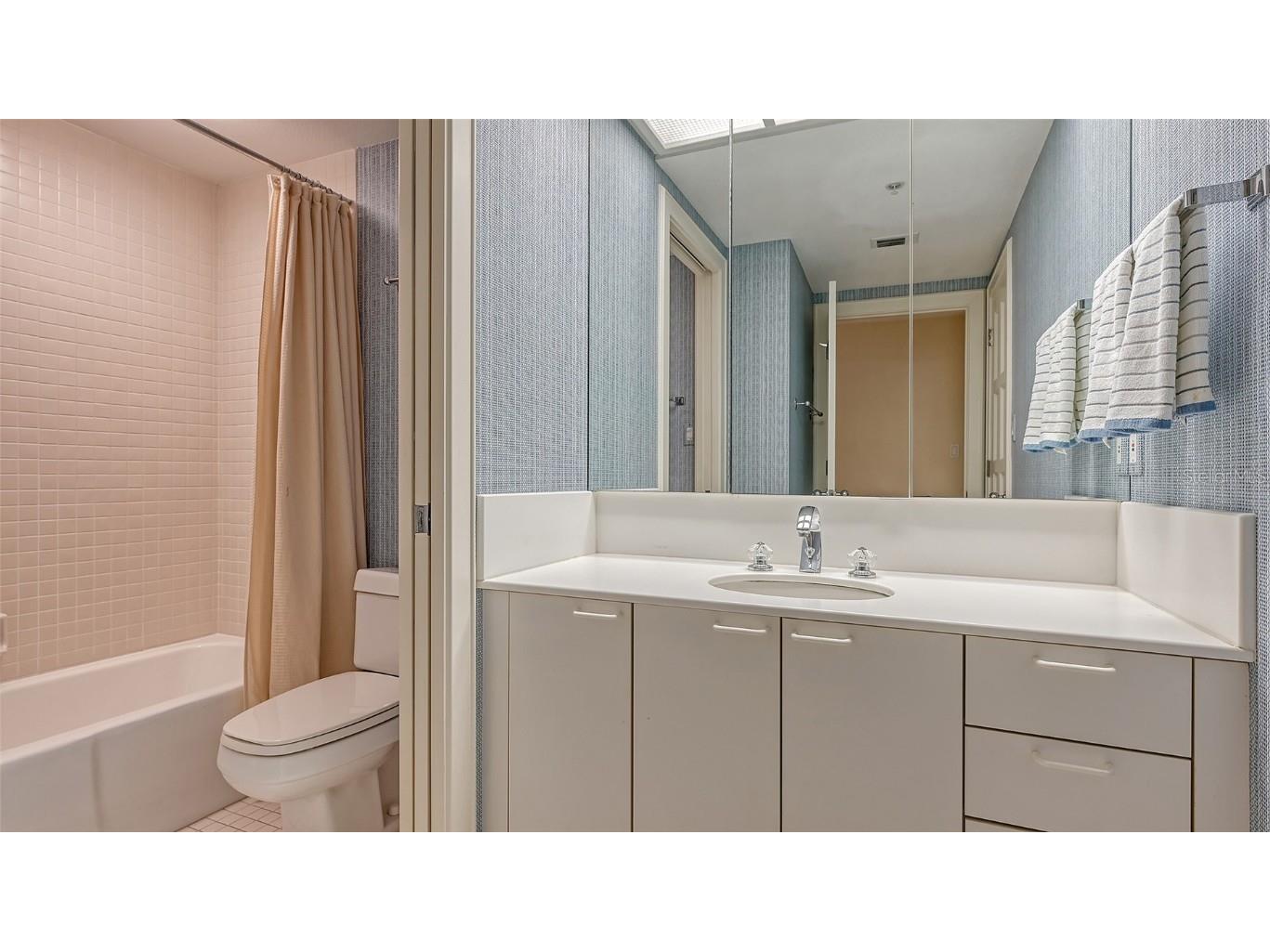 2450 Harbourside Drive #212 Longboat Key FL 34228 - SARASOTA BAY A4606987 image38