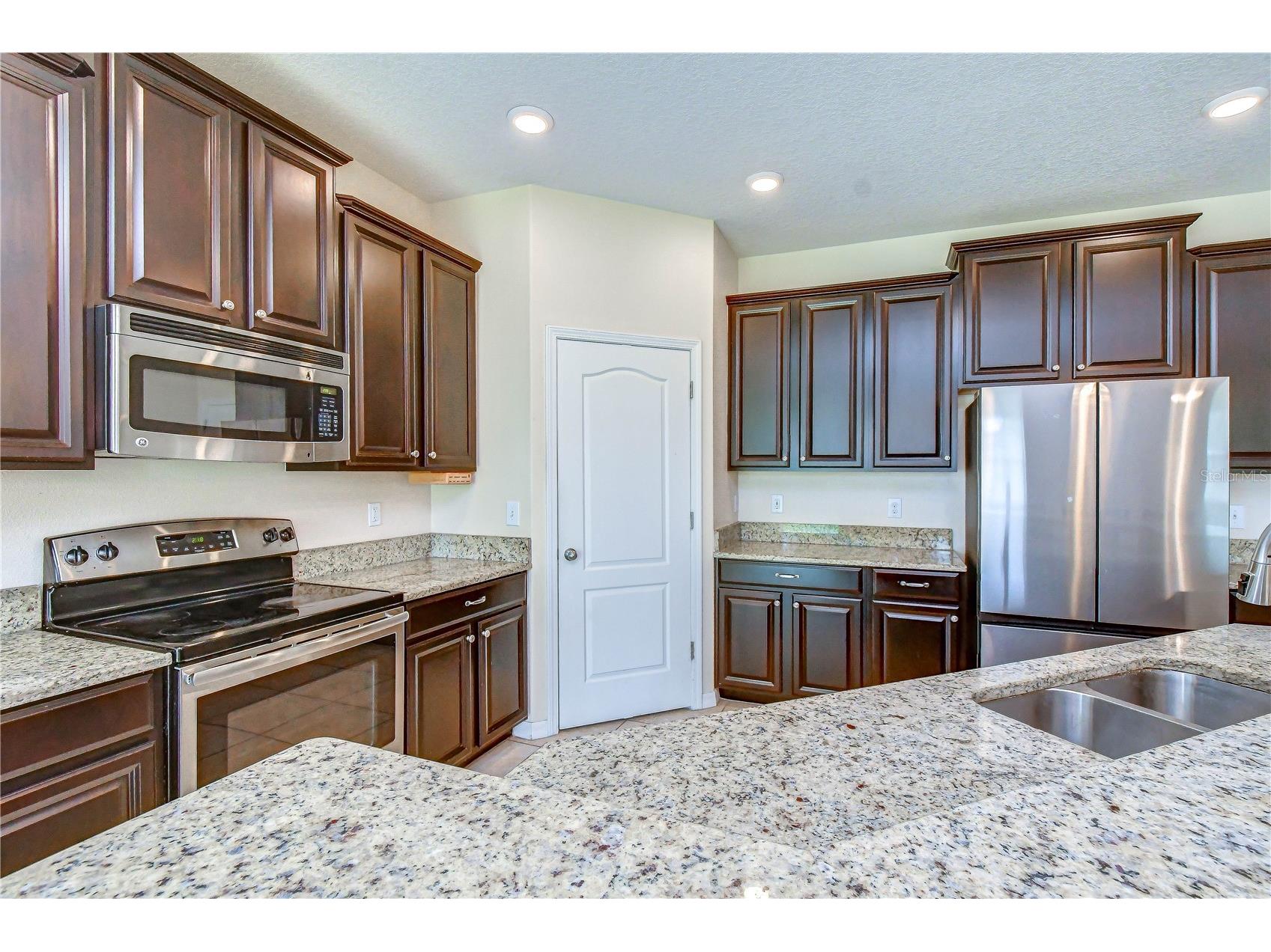 2451 Dakota Rock Drive Ruskin FL 33570 TB8529406 image3