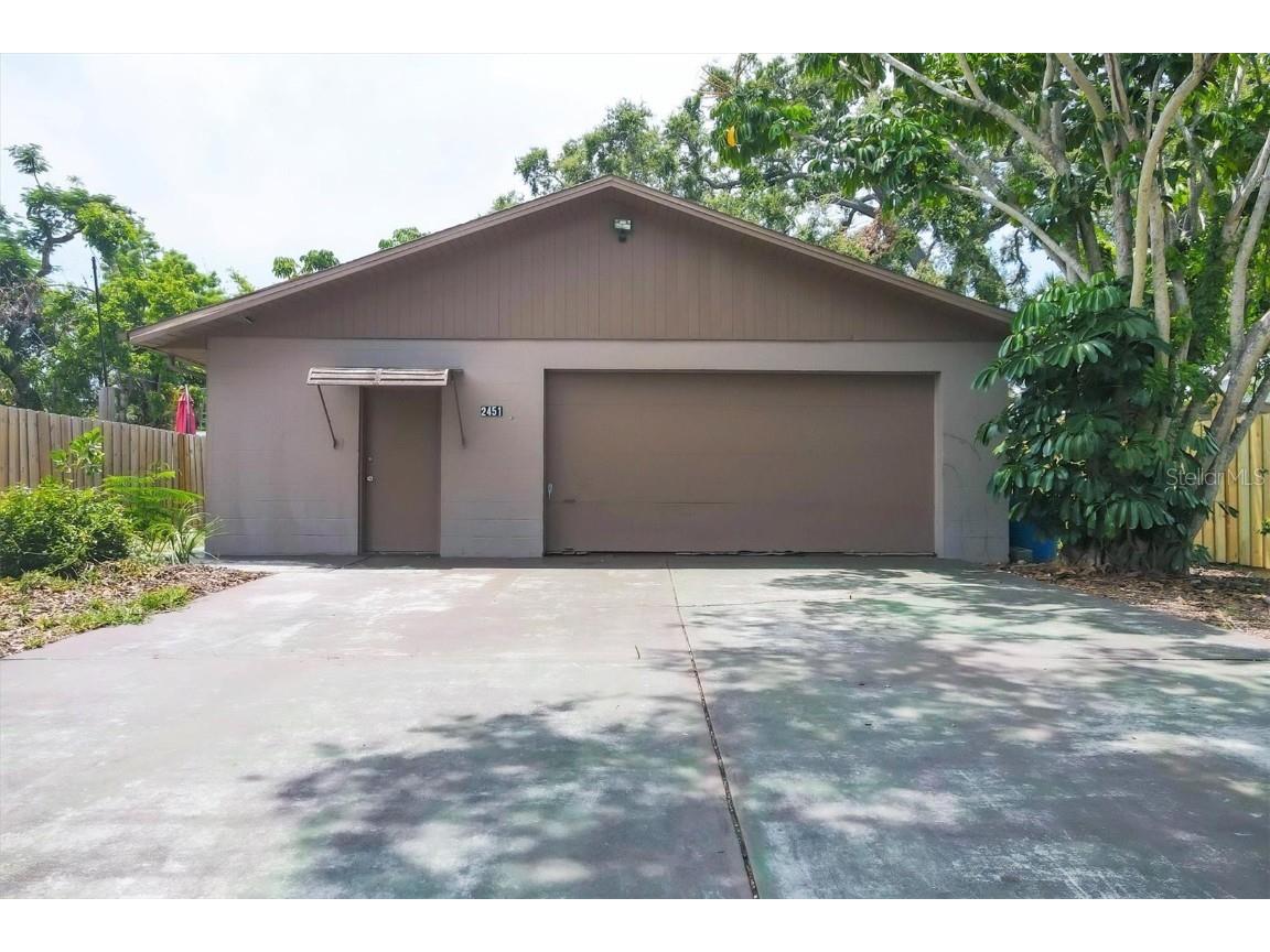 2451 Hickory Avenue Sarasota FL 34234 - SARASOTA BAY A4654903 image1