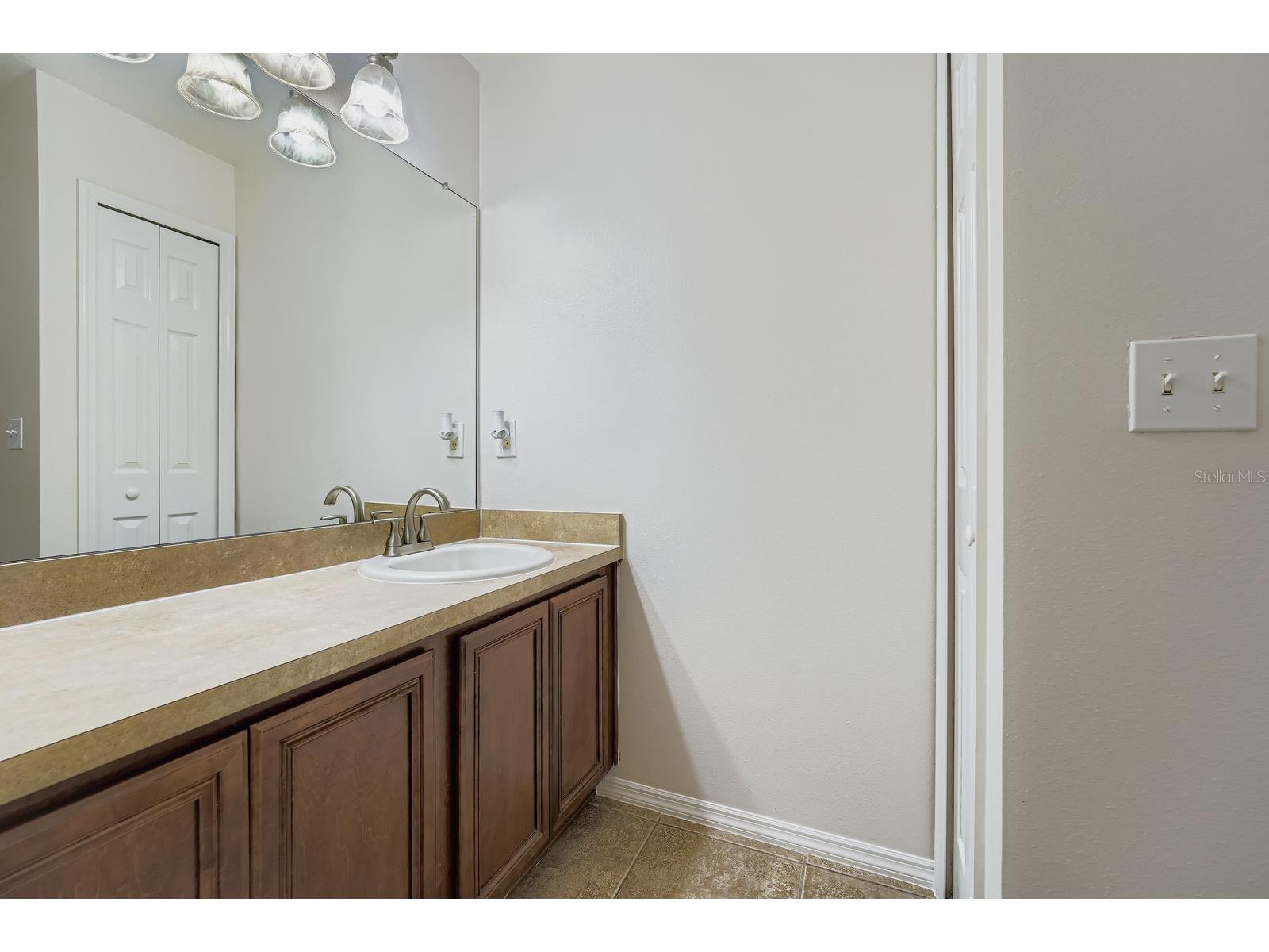 2453 Edgewater Falls Drive Brandon FL 33511 TB8397048 image18