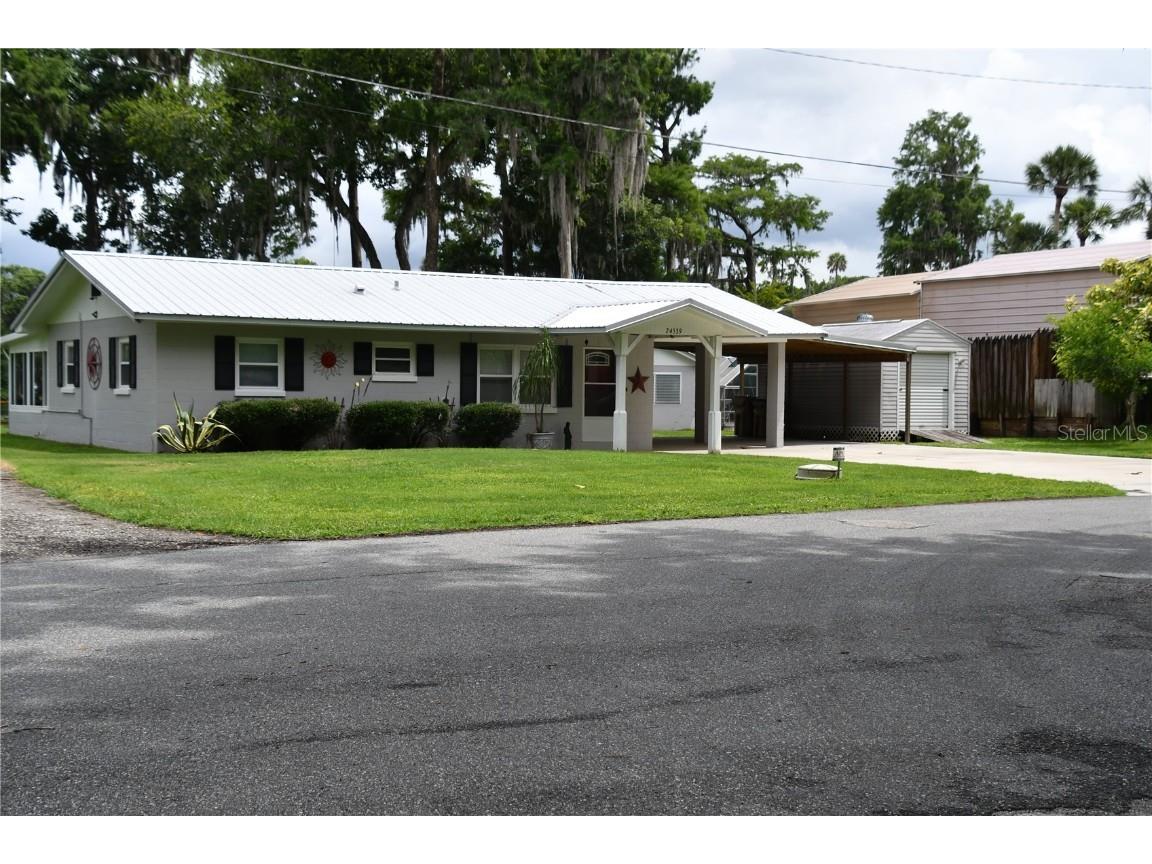 24539 & 24529 Holly Road Astor FL 32102 - ST JOHNS RIVER V4930315 image1