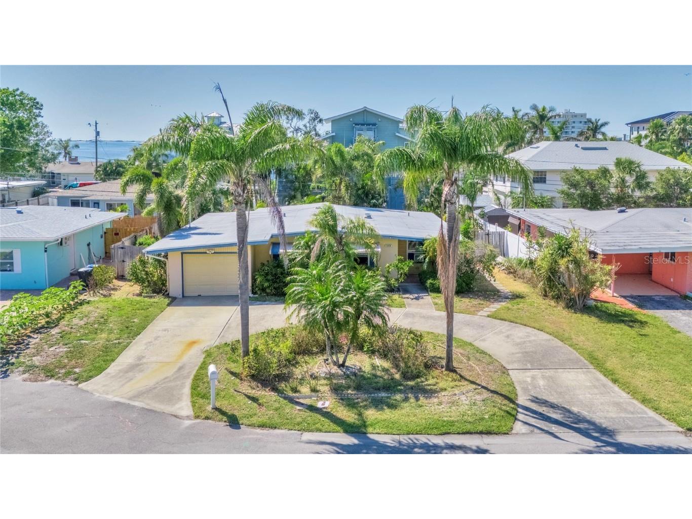 2456 Tradewinds Drive Dunedin FL 34698 TB8374407 image1